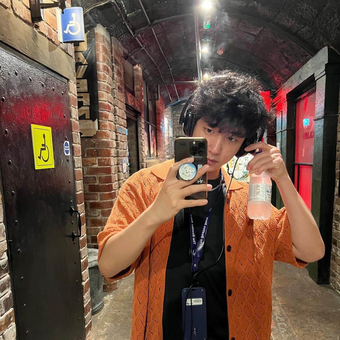 バロ のインスタグラム：「생일축하 해주신 모든 분들, 팬분들 감사합니다🤍  정말 잊지못할 생일을 보내고 있습니다. 고마워요!!!   #liverpool #beatles #beatlesstory」