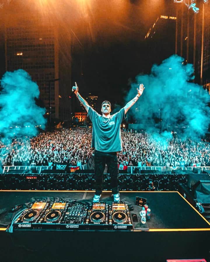 ニッキー・ロメロのインスタグラム：「SUMMER 2023! ❤️ You guys were incredible, what is your favourite memory?」