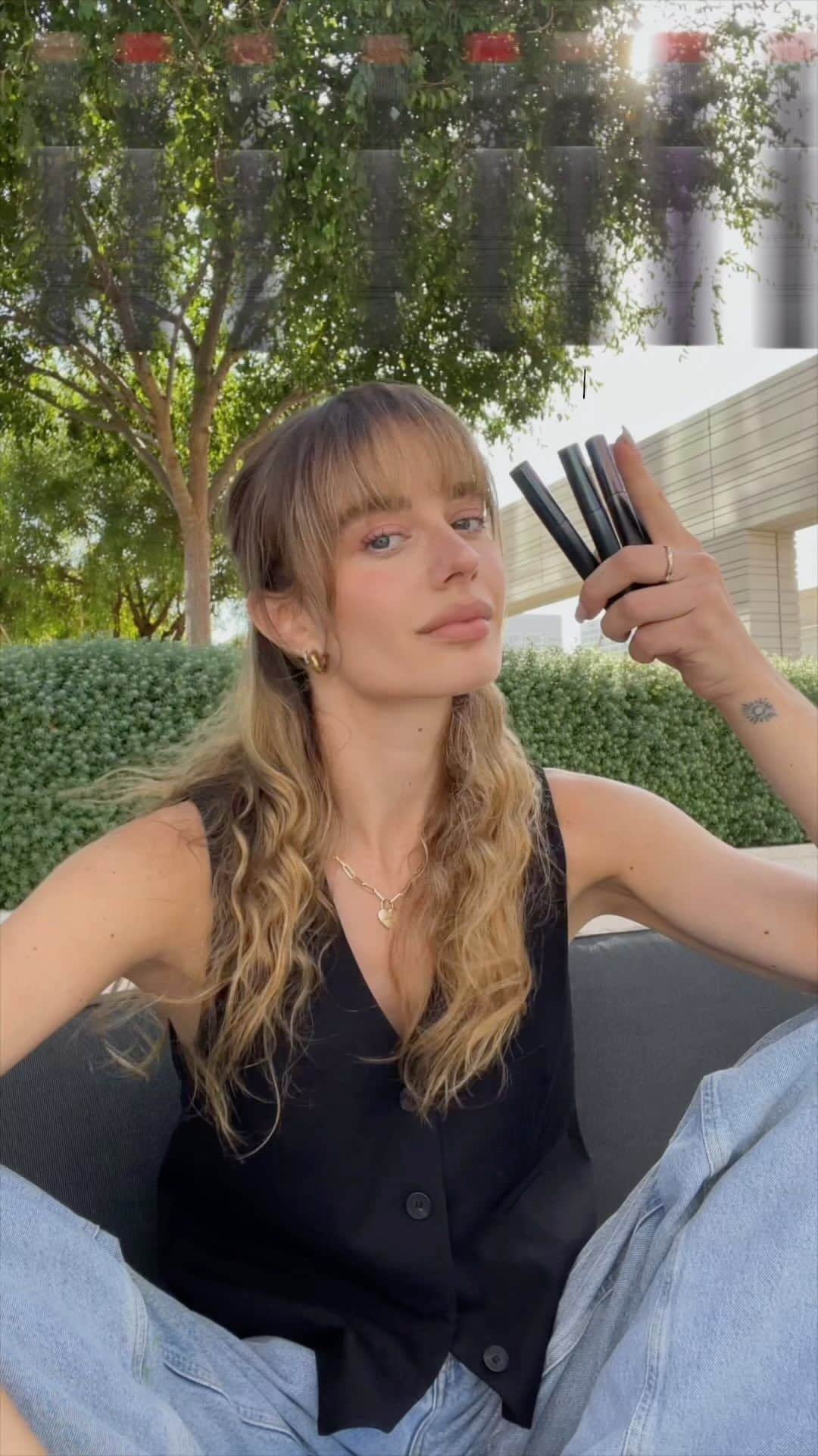 SONYA ESMANのインスタグラム：「LIPSLIQUE 💄 which shade did you like most? for me it’s a tie between all the nudes. @surratt via @fromthelobby」