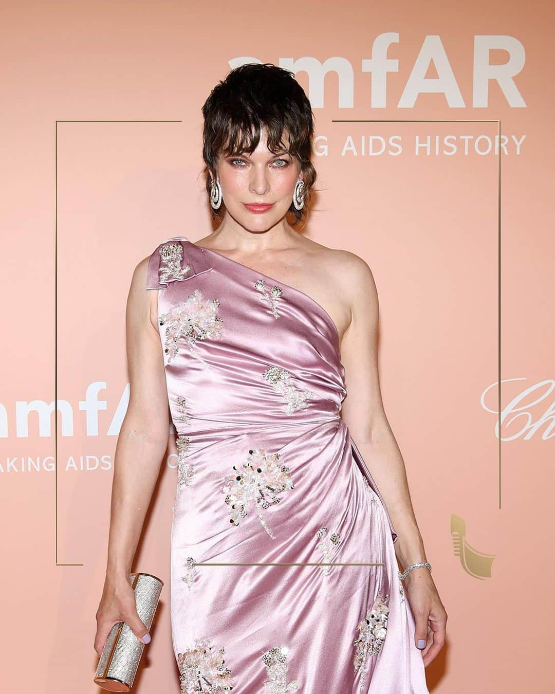 ショパールさんのインスタグラム写真 - (ショパールInstagram)「The ever-ravishing @millajovovich was a sight to behold in #Chopard Haute Joaillerie at the 2023 edition of #amfARVenezia. #ChopardLovesCinema #ChopardDiamonds #TheRedCarpetJeweller #amfAR #VeniceFilmFestival #BiennaleCinema2023 #Venezia80 #LaBiennaleDiVenezia #BiennaleCinema #RedCarpet #HighJewelry」9月5日 19時00分 - chopard