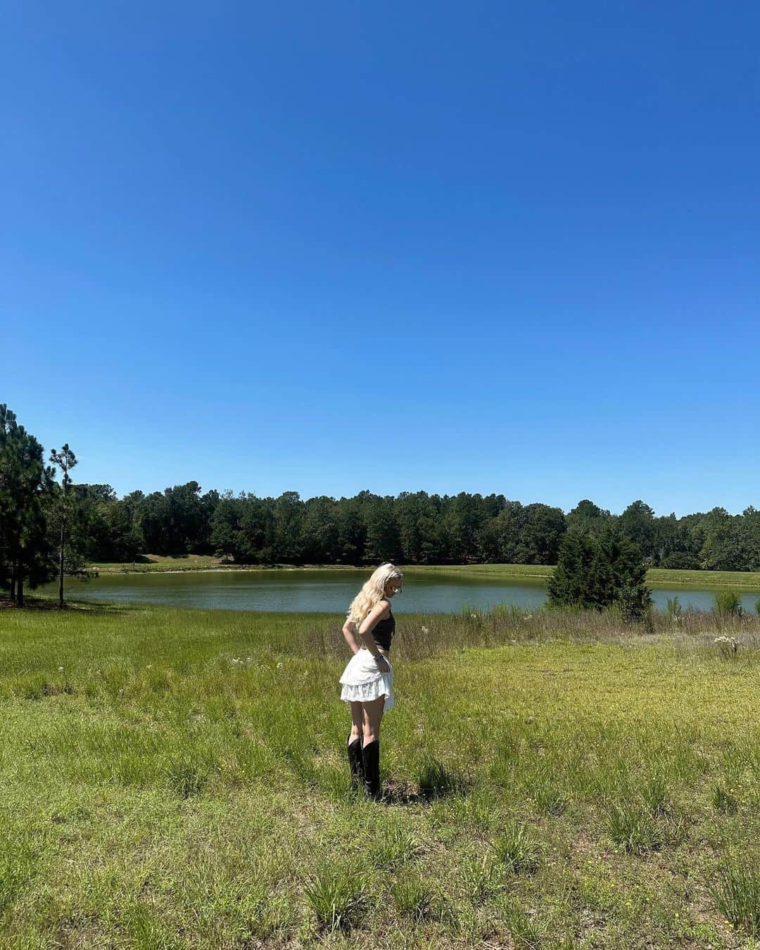 ローレン・グレイのインスタグラム：「carolina oh how i love u. reminder to take some time to slow down and live ♡ life moves so quickly it’s easy to miss it.」