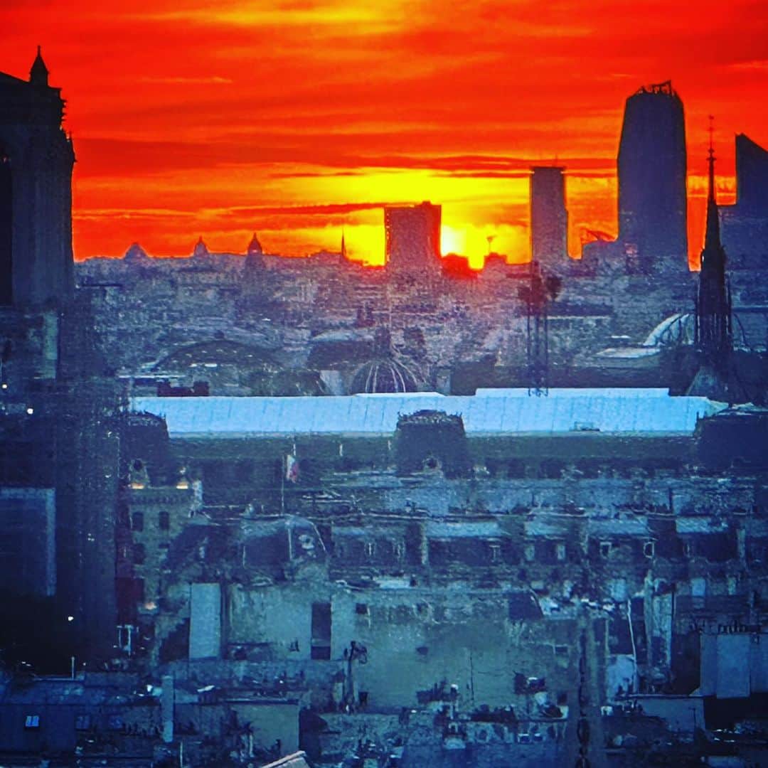 蜷川実花さんのインスタグラム写真 - (蜷川実花Instagram)「パリの夕陽が美しすぎて、、、もおなんか凄かったです。 お裾分けさせていただきます❕」9月5日 1時54分 - ninagawamika