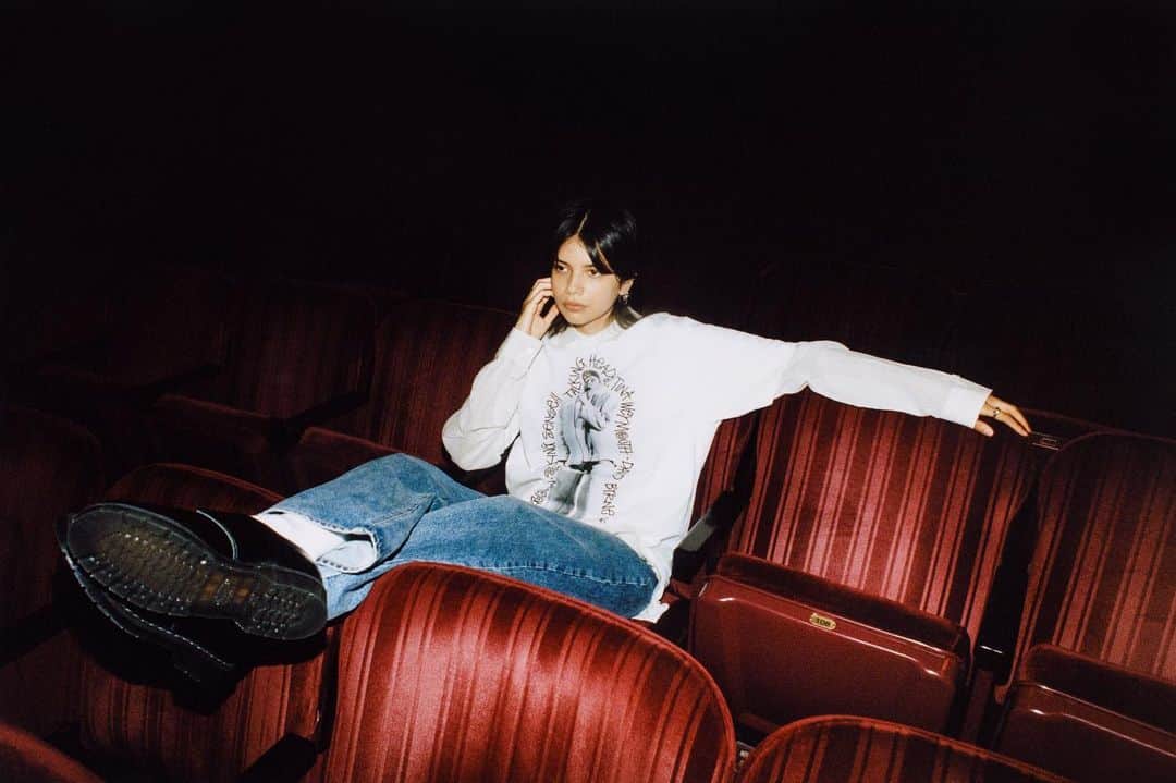 Stüssyのインスタグラム：「Stussy & Talking Heads...  available worldwide at select Chapter Stores, Dover Street Market, stussy.com on Friday, September 8th  North America September 8th, 10am PST UK & Europe September 8th, 10am GMT+1 (BST)  Japan & Korea September 8th, 10am JST  shot at the Hollywood Pantages Theatre  @antoshcimoszko  @bianca__lexis  @cr4sh.bandizoot」