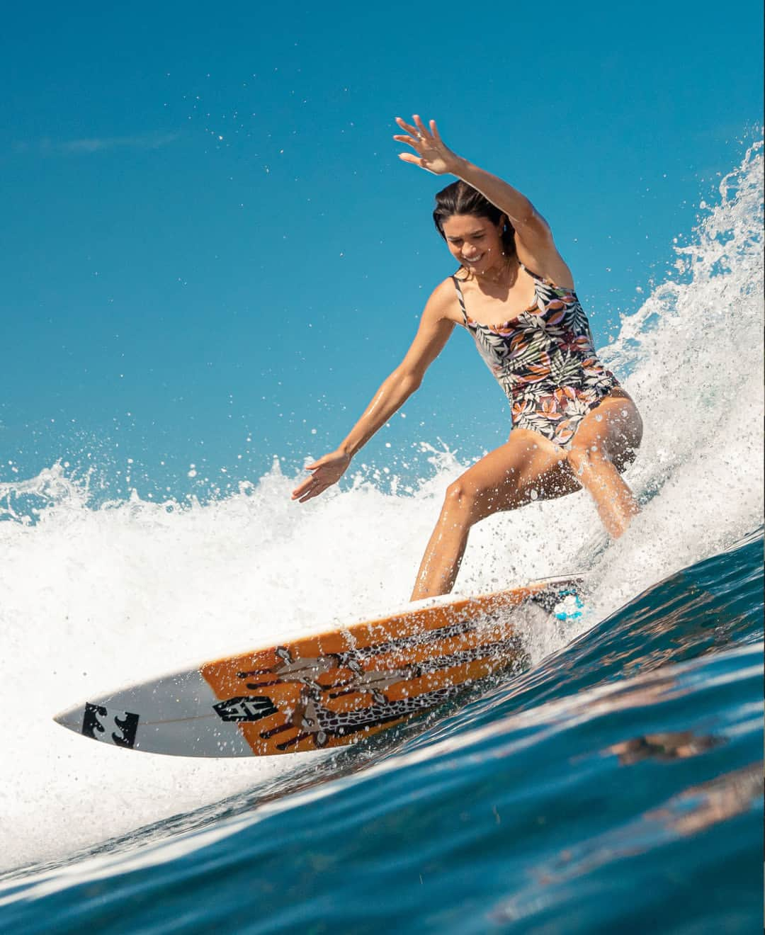 BILLABONG WOMENSのインスタグラム：「Take a surf trip with @tanika_hoffman to Reunion Island. Shop new surf capsule swim. #BillabongSurfCapsule   📷 : @antoine_veillard_」