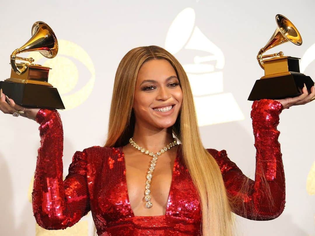The GRAMMYsさんのインスタグラム写真 - (The GRAMMYsInstagram)「Queen Bey has an undeniable influence on the music industry. 🐝   ✨ A true powerhouse, #Beyonce holds the record as the most awarded #GRAMMYs winner, leaving a lasting impact on the world of music. From unforgettable GRAMMYs performances with legends like #Prince and #TinaTurner to her iconic GRAMMYs stage debut with #DestinysChild, Beyonce is an inspiration to not only the music community but to members of the #BeyHive and beyond.  🎶 Fun fact: At the 46th GRAMMYs, she took home her first solo career wins with an impressive five awards, including Best Contemporary R&B Album for 'Dangerously In Love.'   How has the 32-time GRAMMYs winner influenced you? Tell us in the comments. ⤵️」9月5日 2時03分 - recordingacademy