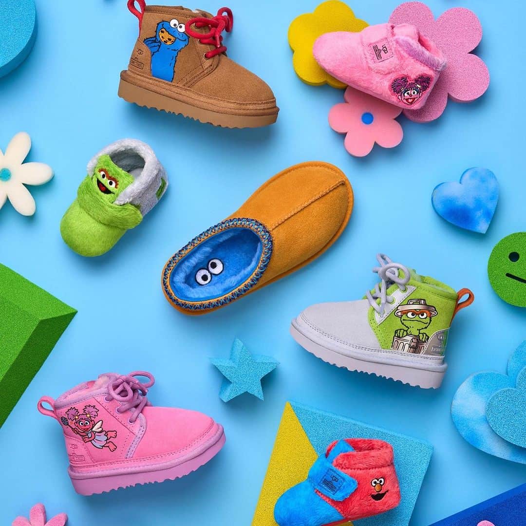 otona MUSEのインスタグラム：「UGGｘSesame Street コラボレーション、⽇本ローンチ！  UGG® Tokyo Flagship Store 限定で販売しているセサミストリートのキャラクターでデコレーションされたベビー・キッズシューズが可愛いすぎます🍪💕  セサミストリートの仲間たちをUGG®の世界に招き⼊れた３つのふわふわのフットウエア。  足底にも柄があったり、些細なディテールにも胸キュン😍 これは子どもにはかせたい、、、！  UGG® TOKYO FLAGSHIP STORE 住所 東京都渋⾕区神宮前4 丁⽬31-12 時間 11:00-20:00  #ugg #アグ #セサミストリート」