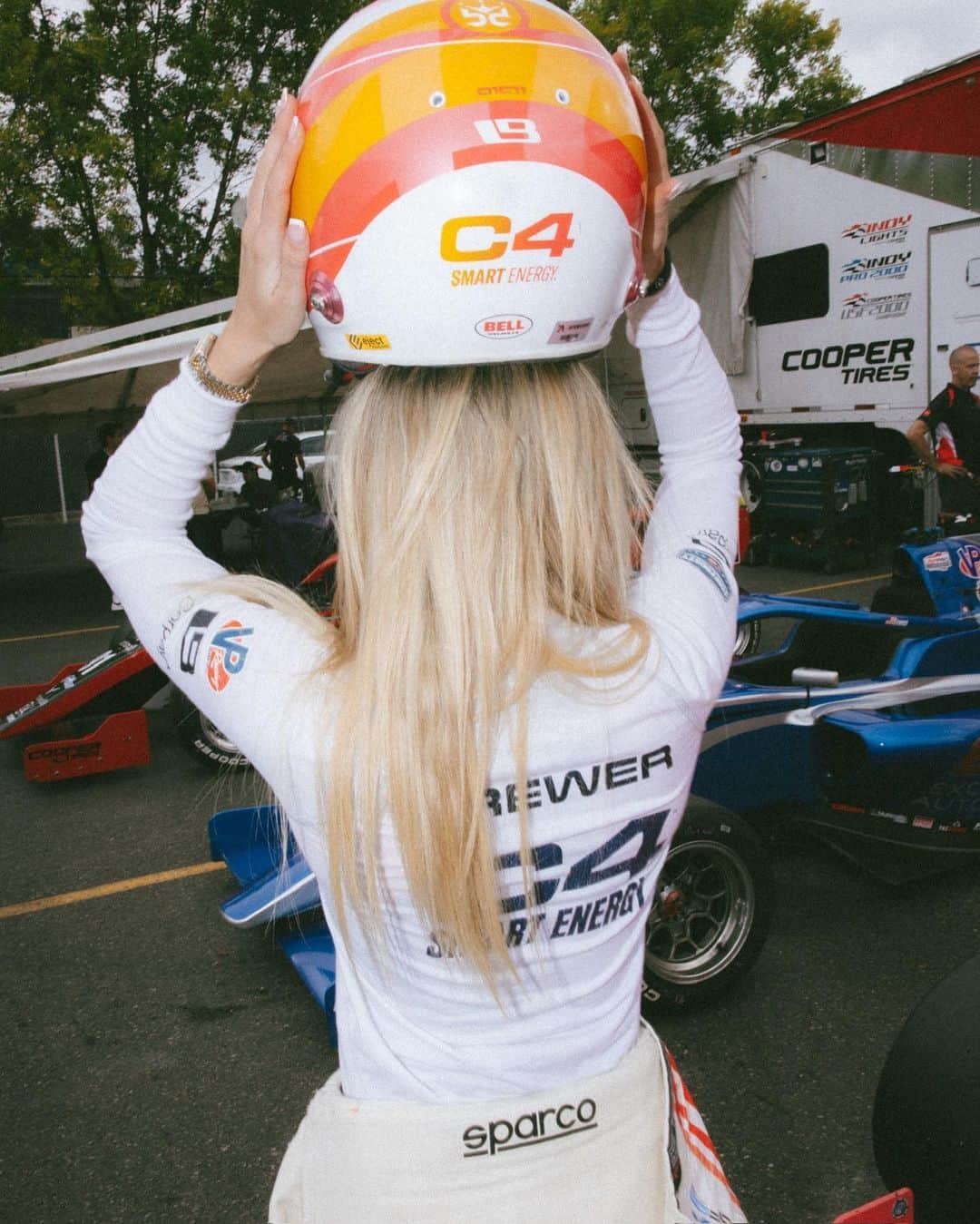 Lindsay Brewerさんのインスタグラム写真 - (Lindsay BrewerInstagram)「season finished🩷✌🏼 had a bit of a hectic final race with contact but ended up p11. It’s been such a pleasure this year racing with @exclusiveautosport and @c4energy. I’ve had a blast and gained a lot of valuable experience🏁 looking forward to see what we will do next!」9月5日 11時59分 - lindsaymariebrewer