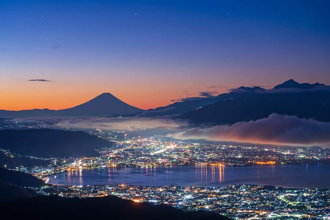 旅行比較サイト・トラベルコ 理想の旅を、いちばん安く。さんのインスタグラム写真 - (旅行比較サイト・トラベルコ 理想の旅を、いちばん安く。Instagram)「#高ボッチ高原 / 長野  諏訪湖やアルプスの山々、富士山などが一望できる広大な高原🌿 10月中旬からは雲海が見える日も多く、その幻想的な景色を目当てに多くの人が訪れます📷 雲海を見たい方は、日の出の前後30分間の時間帯に行ってみましょう😉  ━━━━━━━━━━━ 📍 #高ボッチ高原 （長野県塩尻市） ━━━━━━━━━━━ 高ボッチ高原の詳しいスポット情報はこちら👇 https://www.tour.ne.jp/j_spot/1325467/  Photo: PIXTA  ********** あなたが旅先で出合った素敵な風景に #トラベルコ または #travelko をつけて投稿してみてください📷 こちらのアカウントで紹介させていただくかも！  投稿を見て「行きたい！」と思ったら保存でクリップ。 フォロー＆いいねもお願いします🌟  ********** 国内海外1500以上の旅行サイトをまとめて比較！ 旅行の最安値を探すなら「トラベルコ」  プロフィール欄のURLから早速検索🔍 @travelko_official  #塩尻市 #雲海 #長野 #長野県 #長野観光 #nagano #国内旅行 #日本の絶景 #japantrip #japantravel #絶景 #フォトジェニック #ファインダー越しの私の世界 #誰かに見せたい景色 #旅行好きな人と繋がりたい #写真好きな人と繋がりたい #女子旅 #一人旅 #旅行好き #旅 #旅行 #観光 #trip #travelko #トラベルコ」9月5日 12時00分 - travelko_official