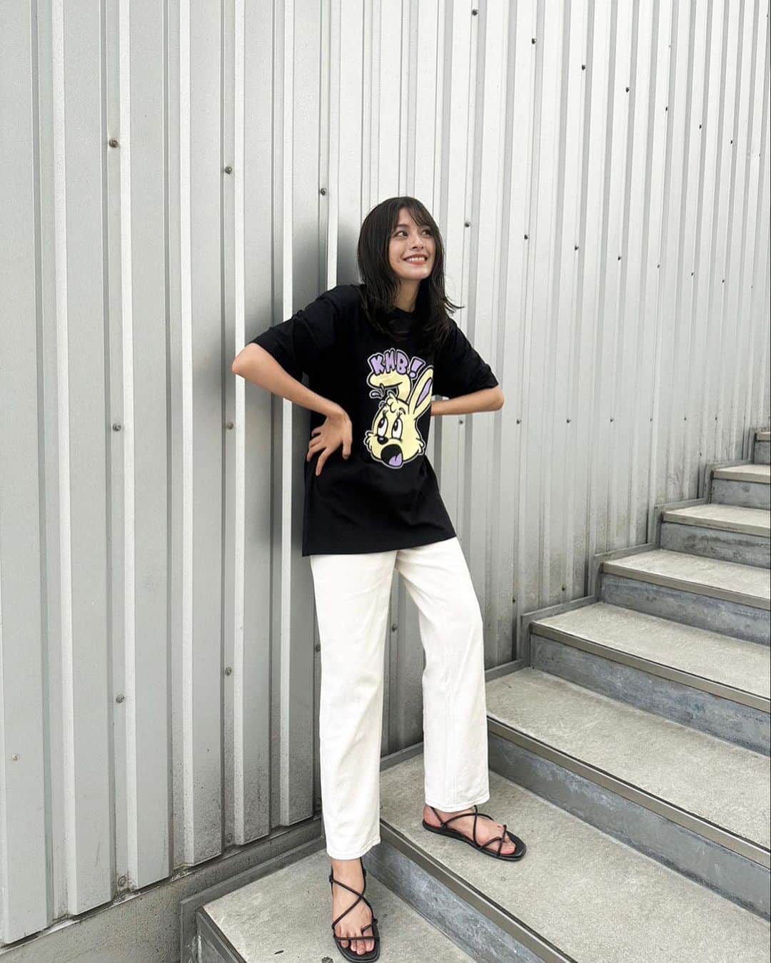 北村沙織のインスタグラム：「＊ KMBのTシャツのうさぎが可愛い🐇 いつもＴシャツインするから新鮮✨  #KMB #今日のコーデ #tシャツコーデ」