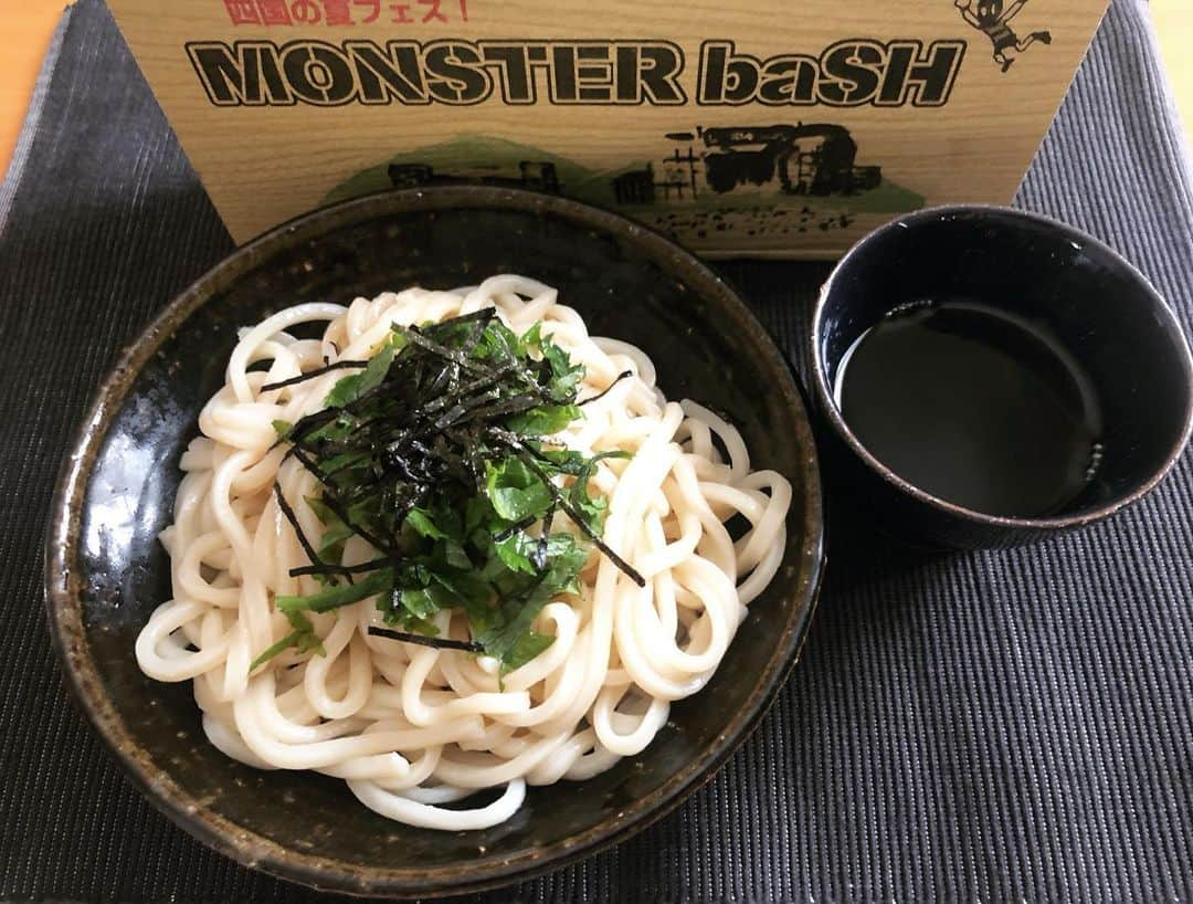 ホリエアツシさんのインスタグラム写真 - (ホリエアツシInstagram)「うどんっ😮 #さぬきうどん  #monsterbash #モンバス」9月5日 12時03分 - a.horie