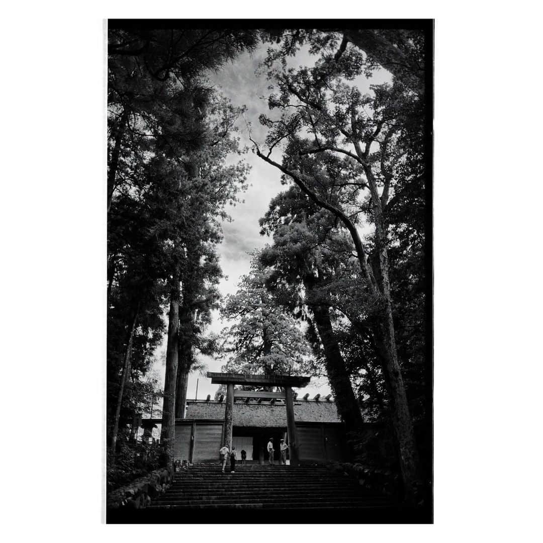 岩崎拓馬さんのインスタグラム写真 - (岩崎拓馬Instagram)「⛩️⛩️⛩️⛩️ . . 想いたったら吉日。  今日も大きかった。 . . #伊勢神宮 #happytime」9月5日 12時25分 - happy_takuma