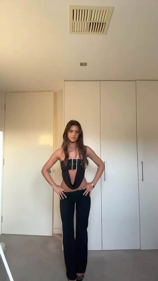 tiger Mistのインスタグラム：「@mollyjcook styles our most-loved Kittie Pant. 🖤 Tap to shop the final hours of 30% off!」