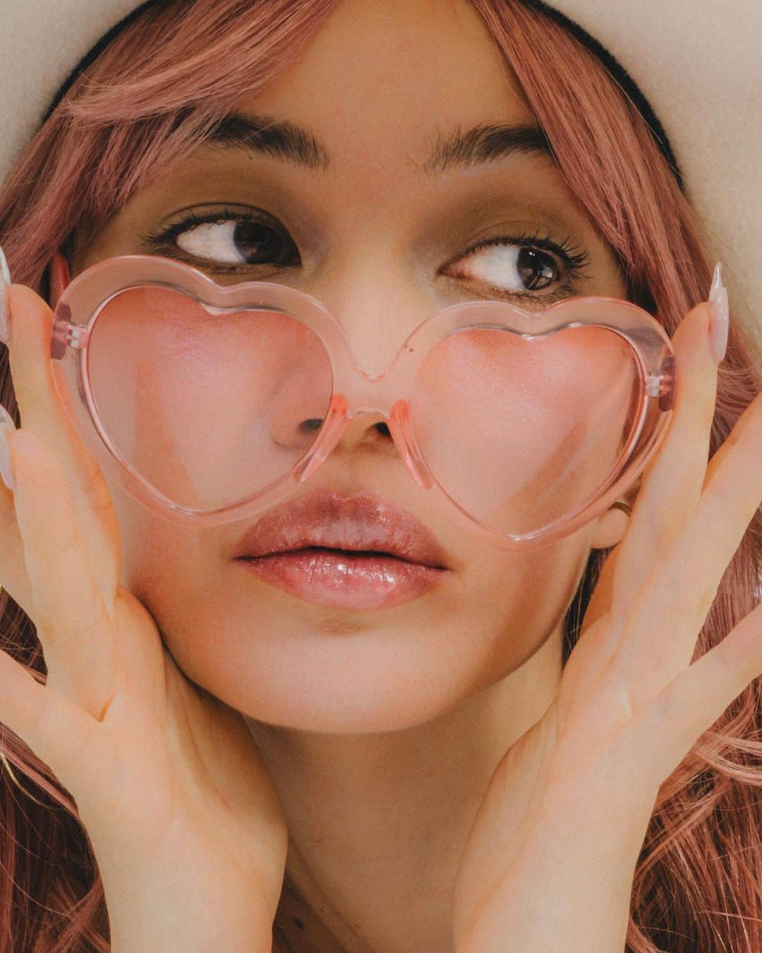 のインスタグラム：「🫶🏻💕  Photographer @yoshitanaka1  Model & styling @soniann0505  Hair & make up @ayato_i_am   #pinkhair#tokyomodel#barbiestyle #ピンクヘアー #modelshoot」