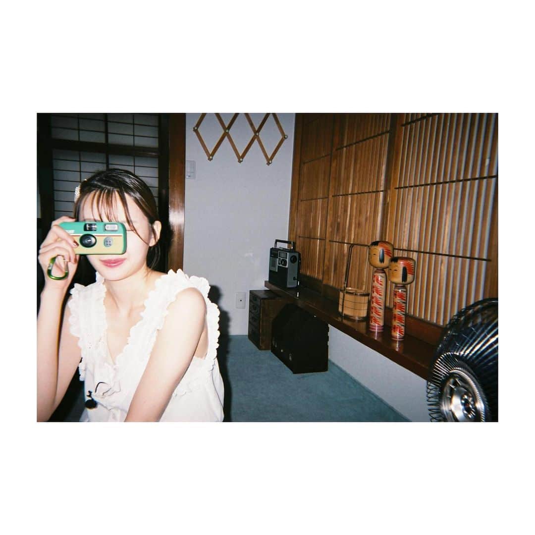 井上小百合のインスタグラム：「写真家の小岩井ハナさんが 撮ってくれた写真。  今年の夏で より仲良くなれた気がした ハナちゃん。  ハナちゃんの写真は やっぱり好きだな」