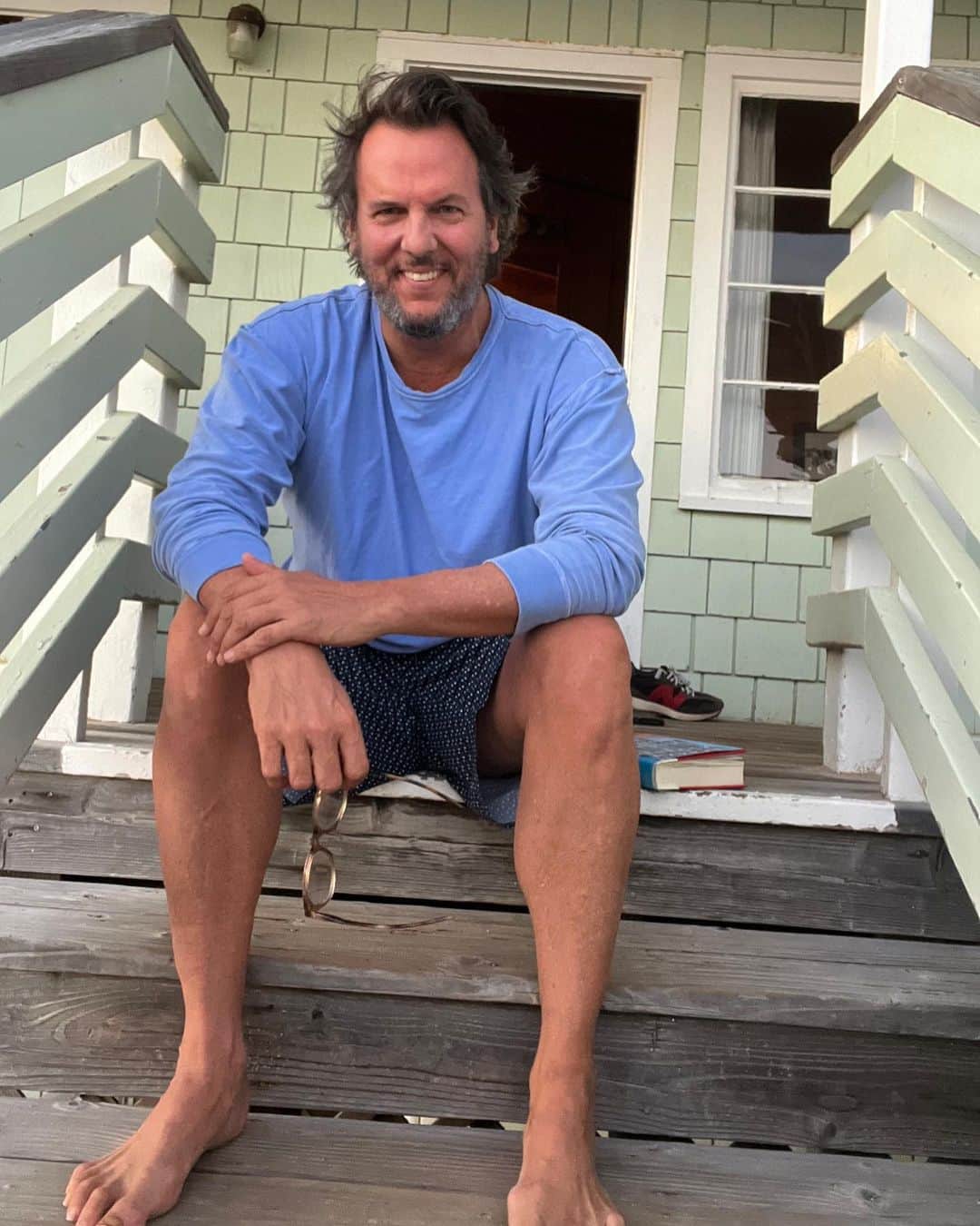 ジェイ・ハガリーのインスタグラム：「Last days of summer. I 💙 you California. #crystalcove」