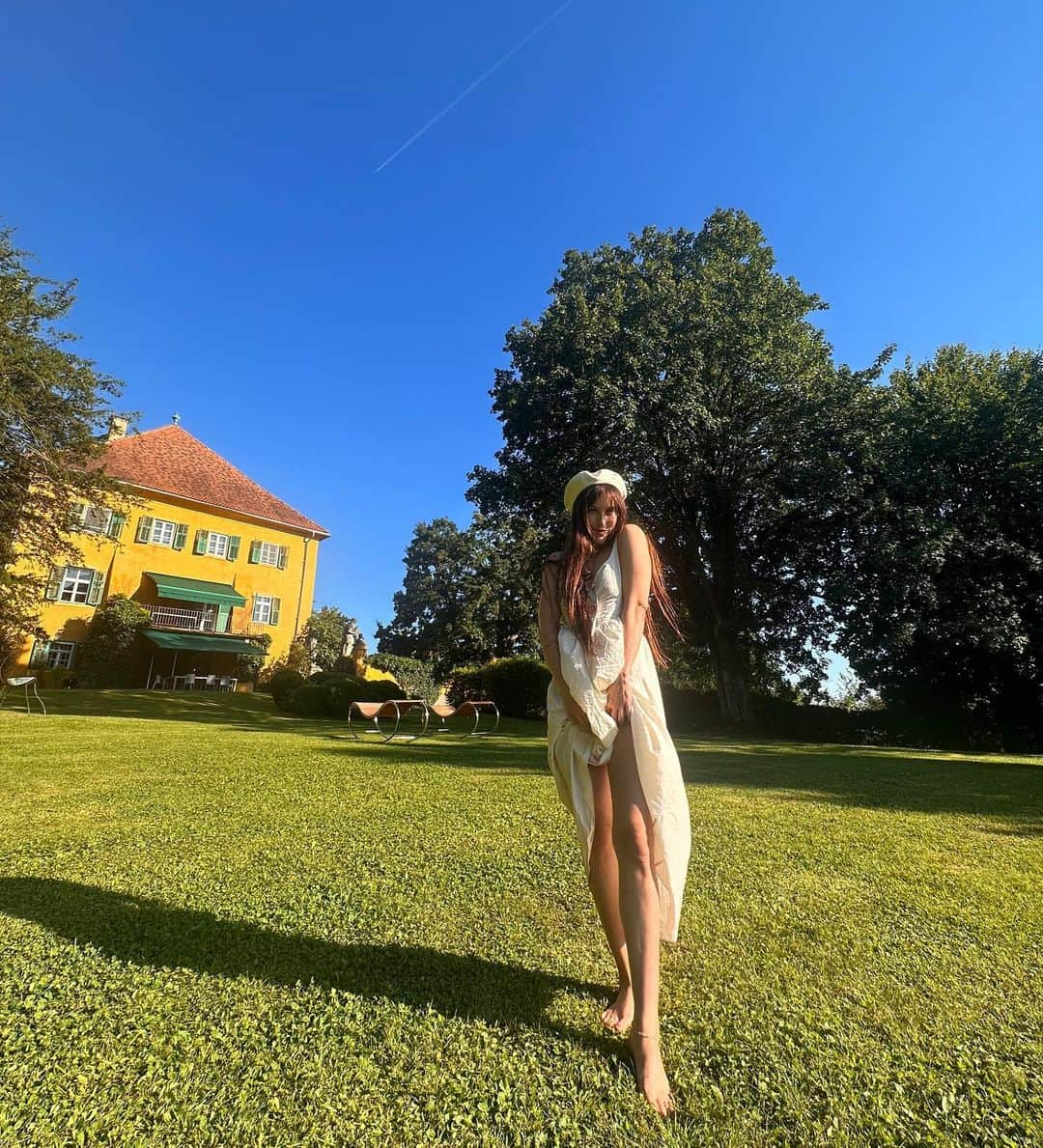 スカウト・ラルー・ウィリスさんのインスタグラム写真 - (スカウト・ラルー・ウィリスInstagram)「I heard today was the cutoff for summer photo posting, so I’ll just slip in a bit more evidence of my sensual, Venusian european activation portal  (I also probably won’t adhere to that rule, sorry)」9月5日 4時16分 - scoutlaruewillis