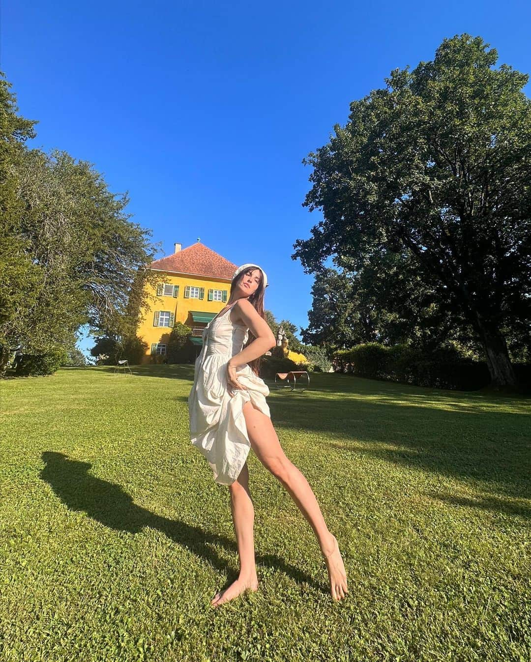 スカウト・ラルー・ウィリスさんのインスタグラム写真 - (スカウト・ラルー・ウィリスInstagram)「I heard today was the cutoff for summer photo posting, so I’ll just slip in a bit more evidence of my sensual, Venusian european activation portal  (I also probably won’t adhere to that rule, sorry)」9月5日 4時16分 - scoutlaruewillis