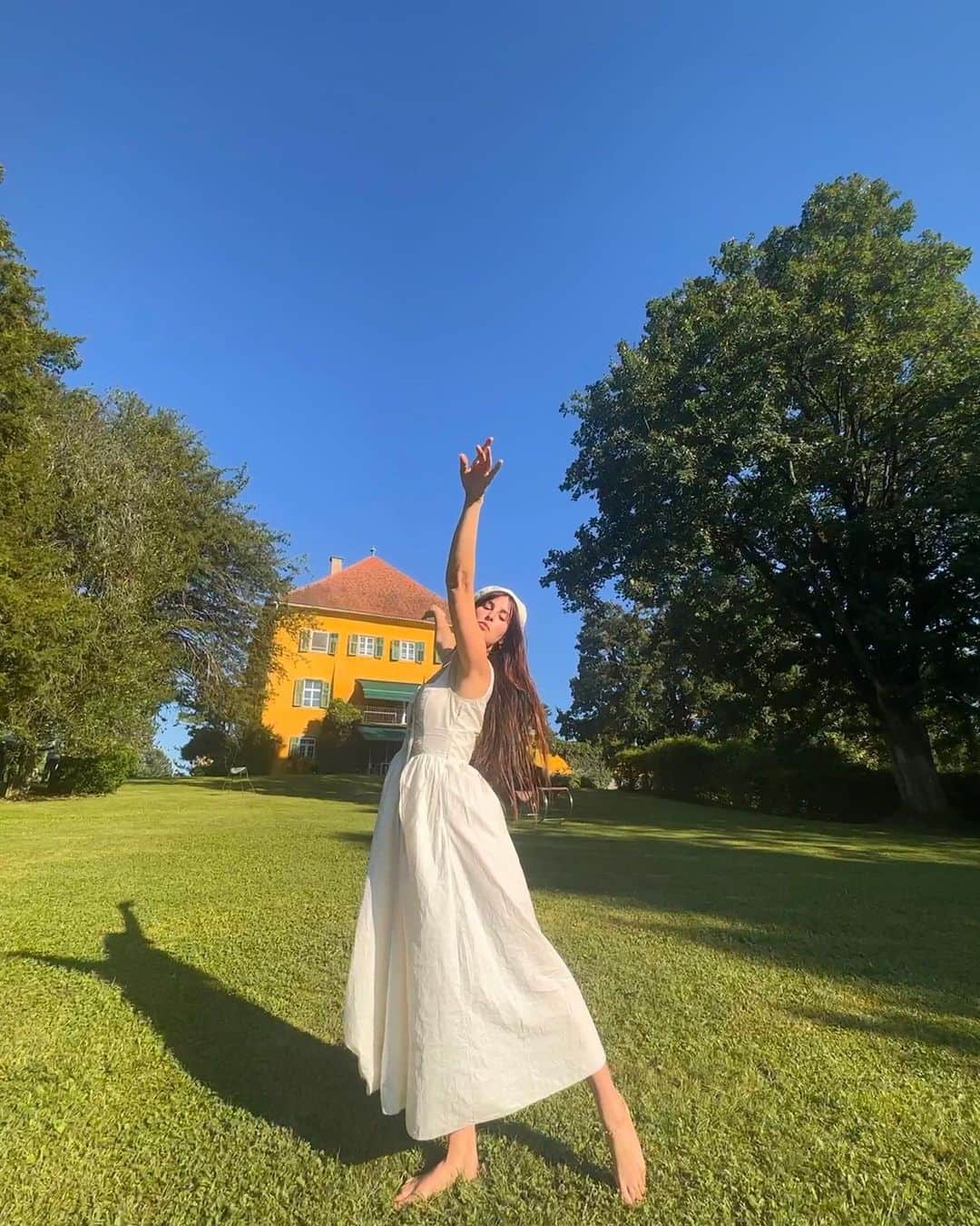 スカウト・ラルー・ウィリスのインスタグラム：「I heard today was the cutoff for summer photo posting, so I’ll just slip in a bit more evidence of my sensual, Venusian european activation portal  (I also probably won’t adhere to that rule, sorry)」