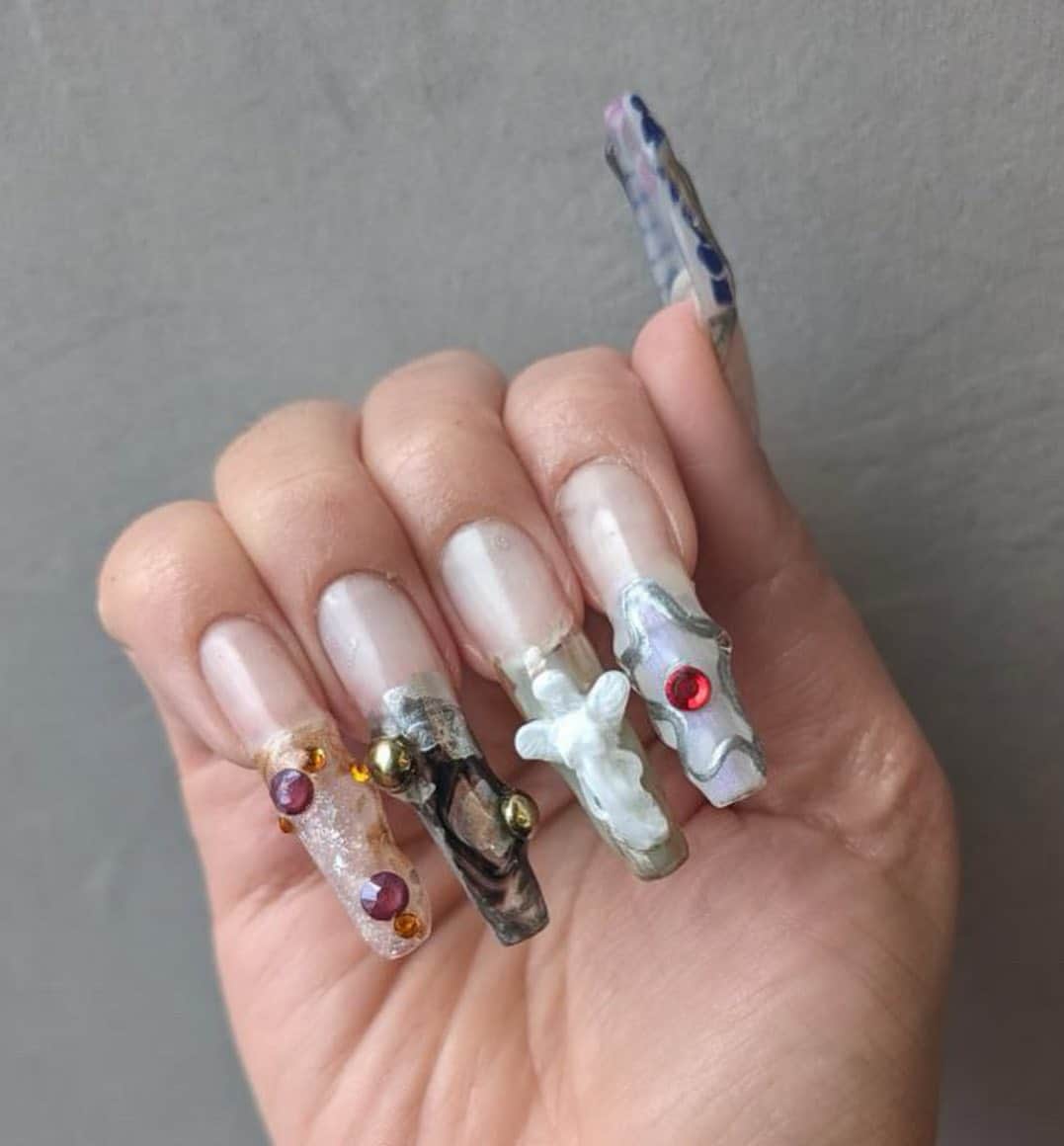 Mei Kawajiriさんのインスタグラム写真 - (Mei KawajiriInstagram)「I made few sets of nails ready for @avarosebd while I was pregnancy just in case if my baby come out earlier 💘 and this is one of them🥰 I’m so glad I prepared 💅🩷 I gotta take care of my nail gals 💟 And while I’m taking baby break , my best assistant @yoko_nails_nyc are taking care of applying nails 🥹❤️🙏💖 Thank you for all 💕😇🥰」9月5日 4時19分 - nailsbymei