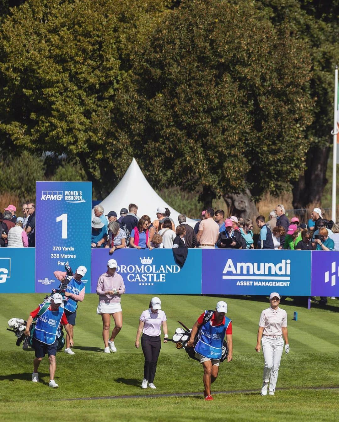 クララ・スピルコバさんのインスタグラム写真 - (クララ・スピルコバInstagram)「Once again🇮🇪⛳️ It’s hard to put last week into words.. was an amazing reunion with so many friends at Dromoland, who always make us feel like family.  Thank you @dromolandcastlehotel , @dromolandgolf and the @kpmgwomensopen for the best hospitality, warm hearts, crazy weather, beautiful nature, tasty food, lush grass, happy tears and the darkest beer.  Sean and I enjoyed every minute of our trip to Ireland! 🤩🫶  #top10finish #t8」9月5日 4時29分 - spilkovaklara