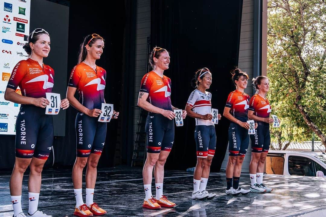 與那嶺恵理のインスタグラム：「Here I am with @hphcycling girls 👭👭👭  I was not smiling but laughing because at the moment I whispered to @willy_lilliams “It’s like taking photo in the jail” (I have never been there though 🫣) It’s the presentation of @tourdelardechefeminin 📸 . . Tomorrow, start a week of racing😤and camping😜 in Ardeche 🇫🇷!!!  . . 📸: @oskarsbrook  #今日のエリさん　#HumanPoweredHealth」