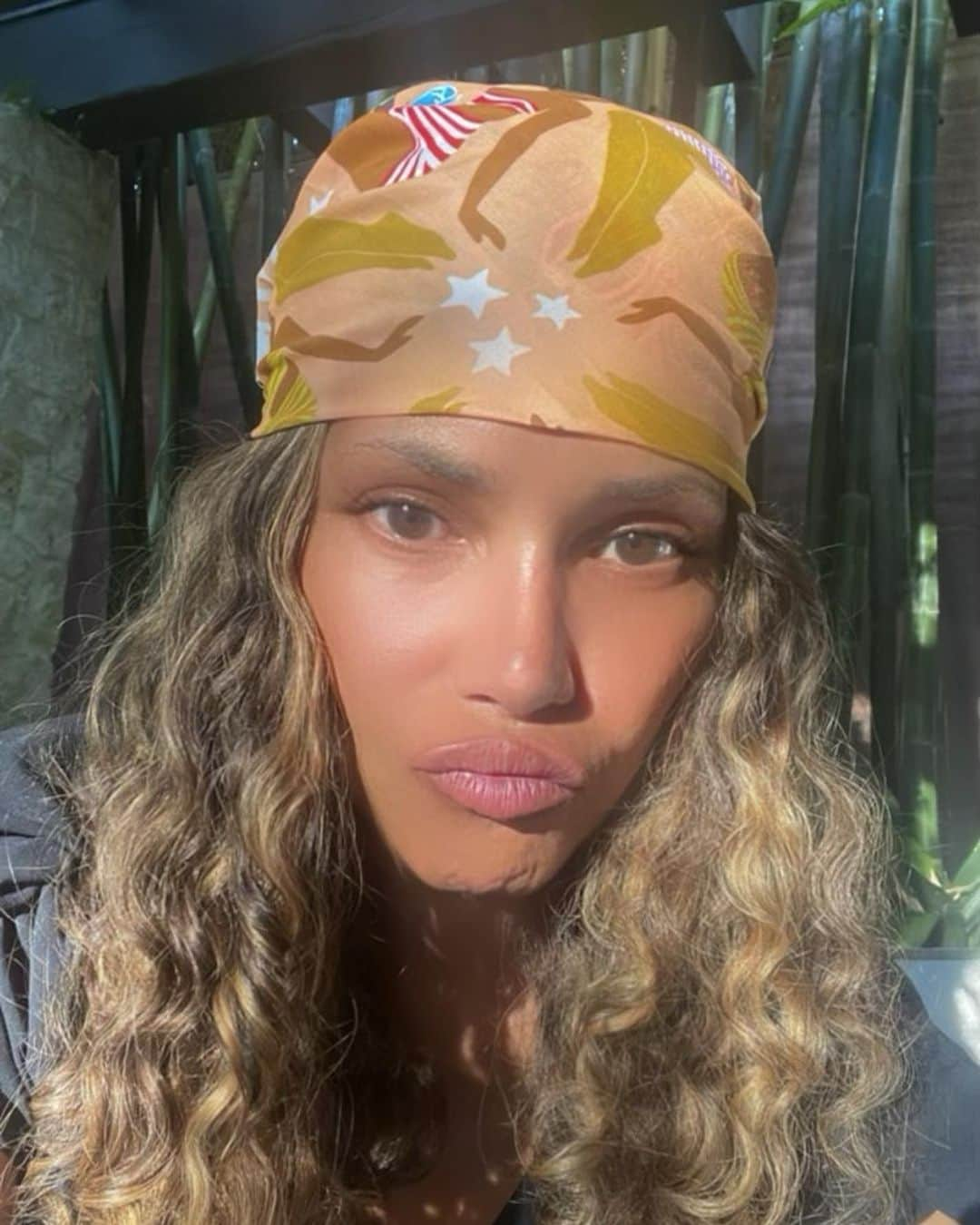 ハル・ベリーのインスタグラム：「felt like being silly today 🤣🤣 get into these filters!! Happy Labor Day, everybody.」