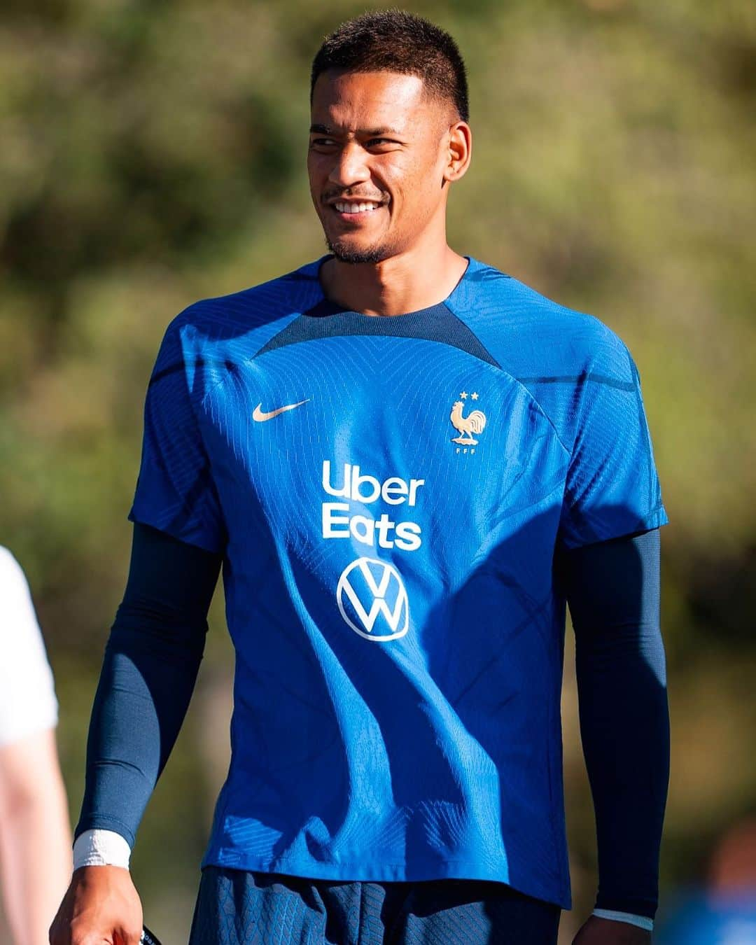 アルフォンス・アレオラのインスタグラム：「🧤Prêt pour la nouvelle semaine🧤🇫🇷 @equipedefrance #FiersdetreBleus #AA23」