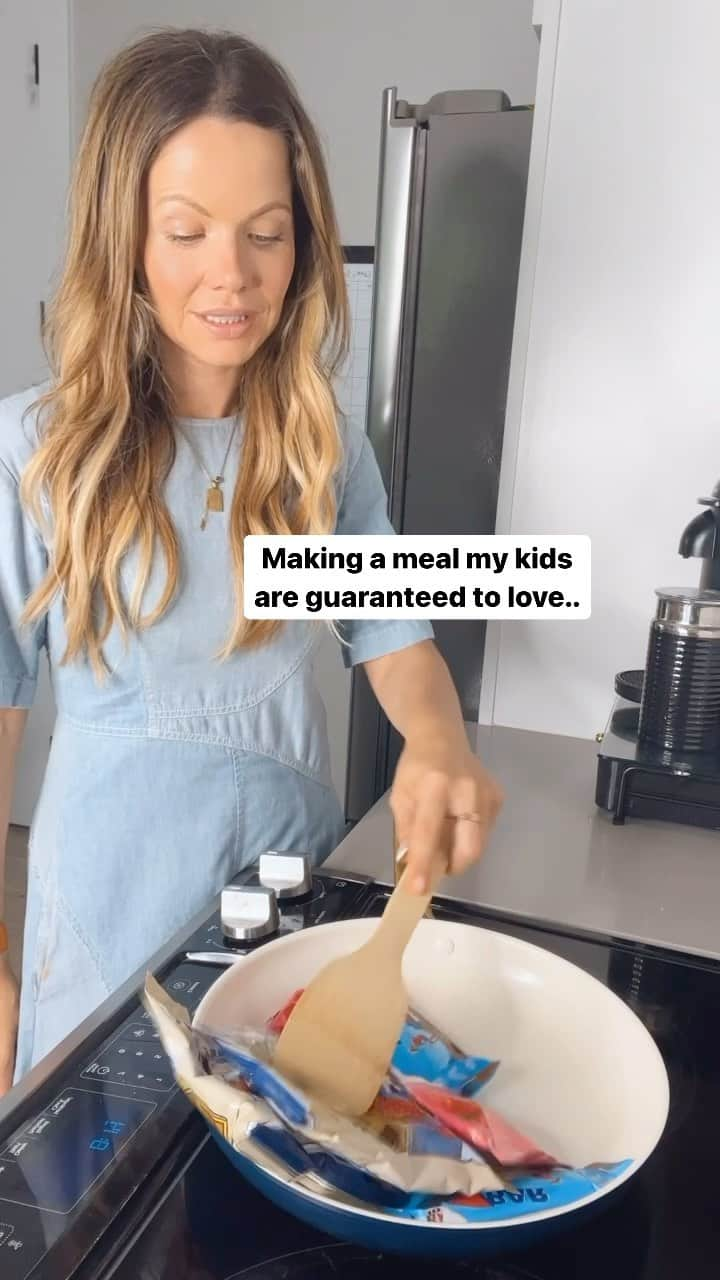 タミン・サーソクのインスタグラム：「Mom hack 101. No more wasted meals 😂  IB @meredithborsgard #mom #funny #parents」