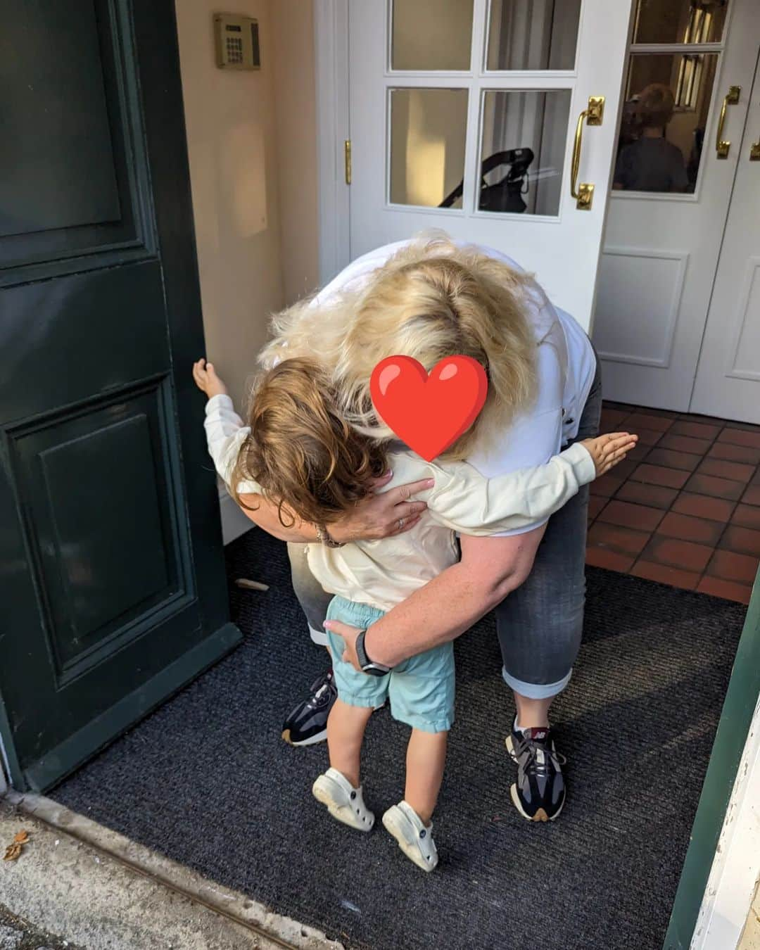 Ashley Jamesさんのインスタグラム写真 - (Ashley JamesInstagram)「Today was Ada's first day of childcare... And Alfie's first day back. 🥹💔  To say today has been an emotional rollercoaster is an understatement.  I've felt all the feels. Guilt, heartbreak, worry, excitement, relief, nostalgia for alf's first day. Nervous too. Definitely nervous about how it will go, as she's still not really taking a bottle. Although she's 3 days into weaning.   I took Alfie at 7:30am. He was so excited! And then I went home, fed Ada as much as possible whilst I got ready for my shoot, and then ran back at 9am.  I packed some fresh breastmilk, a frozen breastmilk, and parsnip mixed with breastmilk purée. And then I took her in. She was so excited to see her brother, and him excited to see her.   I went home to do my shoot and waited all day for a call. I pumped at lunch as my boobs were going to explode and I want to keep my supply up! I got lots of updates - and almost ran to pick them both up at 5pm. I had to sit on the floor and give her the b00b straight away. 🤣🤱  I cannot believe it. They confirmed what I knew - she's active, loves people, and wants to bounce around and be upright all day long. She even took milk from the bottle (even though she didn't suck it).   It's SUCH a relief.  When I feel guilt for needing (and wanting) to work, I remind myself that no one judges dads for going back to work. And we are also providers these days. And ambitious.  I've loved the last 6 months. Best chapter ever. And I wish I could freeze time. But I'm also excited for a bit of time for me to focus. It's been amazing but it was getting harder and harder to juggle!   I'm so proud of myself for navigating motherhood and work second time around! Especially whilst exclusively breastfeeding. (I still intend to breastfeed).  It really has been the best 6 months ever, but now it's time for the next chapter. She'll still be with me twice a week!  Now I need an early night. Partially the emotions, and partially how tired I am after the most productive day I've had for 6 months!  I hope anyone who started school or childcare today had a positive experience. We did it. And to the amazing childcare providers: THANK YOU for what you do for our children. 🙏❤️」9月5日 4時51分 - ashleylouisejames