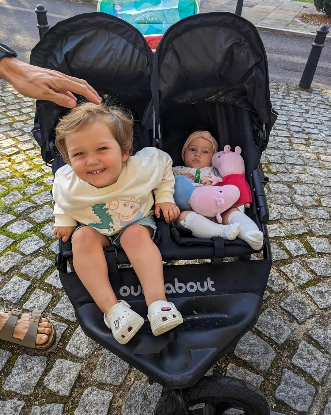 Ashley Jamesさんのインスタグラム写真 - (Ashley JamesInstagram)「Today was Ada's first day of childcare... And Alfie's first day back. 🥹💔  To say today has been an emotional rollercoaster is an understatement.  I've felt all the feels. Guilt, heartbreak, worry, excitement, relief, nostalgia for alf's first day. Nervous too. Definitely nervous about how it will go, as she's still not really taking a bottle. Although she's 3 days into weaning.   I took Alfie at 7:30am. He was so excited! And then I went home, fed Ada as much as possible whilst I got ready for my shoot, and then ran back at 9am.  I packed some fresh breastmilk, a frozen breastmilk, and parsnip mixed with breastmilk purée. And then I took her in. She was so excited to see her brother, and him excited to see her.   I went home to do my shoot and waited all day for a call. I pumped at lunch as my boobs were going to explode and I want to keep my supply up! I got lots of updates - and almost ran to pick them both up at 5pm. I had to sit on the floor and give her the b00b straight away. 🤣🤱  I cannot believe it. They confirmed what I knew - she's active, loves people, and wants to bounce around and be upright all day long. She even took milk from the bottle (even though she didn't suck it).   It's SUCH a relief.  When I feel guilt for needing (and wanting) to work, I remind myself that no one judges dads for going back to work. And we are also providers these days. And ambitious.  I've loved the last 6 months. Best chapter ever. And I wish I could freeze time. But I'm also excited for a bit of time for me to focus. It's been amazing but it was getting harder and harder to juggle!   I'm so proud of myself for navigating motherhood and work second time around! Especially whilst exclusively breastfeeding. (I still intend to breastfeed).  It really has been the best 6 months ever, but now it's time for the next chapter. She'll still be with me twice a week!  Now I need an early night. Partially the emotions, and partially how tired I am after the most productive day I've had for 6 months!  I hope anyone who started school or childcare today had a positive experience. We did it. And to the amazing childcare providers: THANK YOU for what you do for our children. 🙏❤️」9月5日 4時51分 - ashleylouisejames