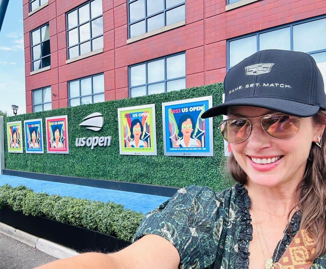 ブリジット・モイナハンさんのインスタグラム写真 - (ブリジット・モイナハンInstagram)「Another great day at the @usopen. Thank you @cadillac for hosting me. Congrats to @madisonkeys and @carlitosalcarazz!  #beopen #usopen #tennis #nyc #traditions」9月5日 5時11分 - bridgetmoynahan