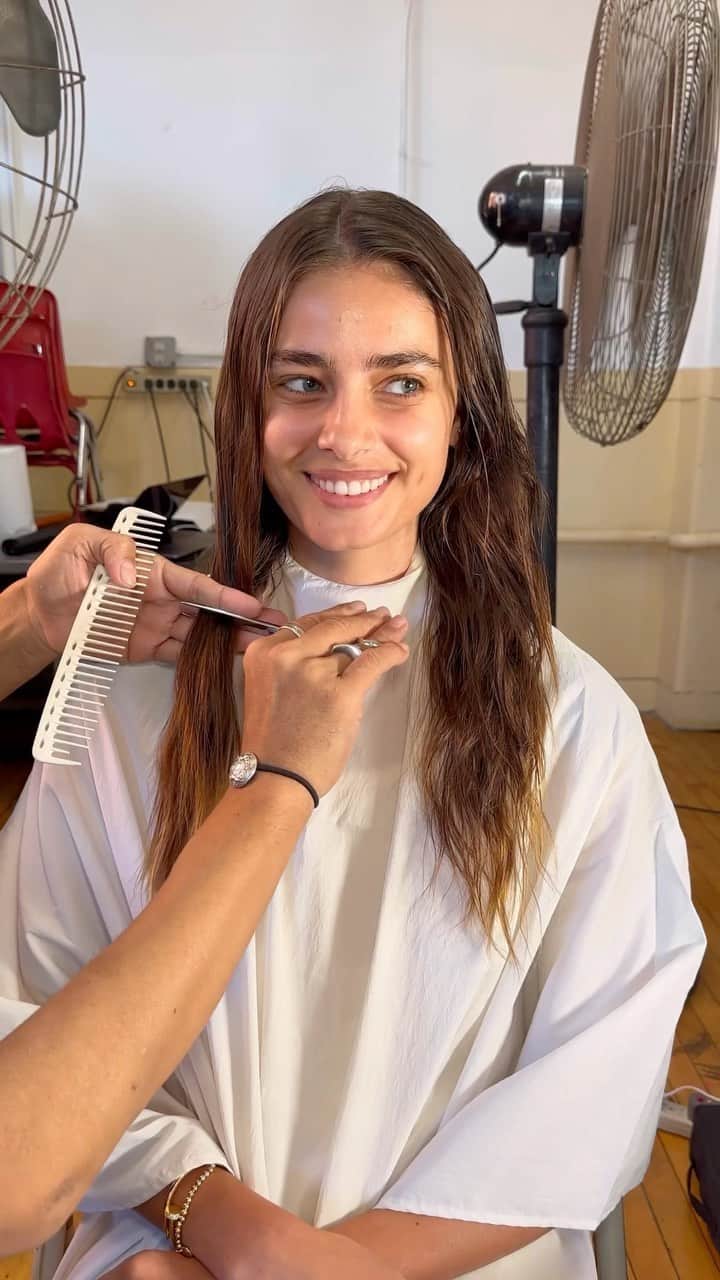 テイラー・ヒルのインスタグラム：「Snip snip ✂️ 💇🏻‍♀️ @tak8133」
