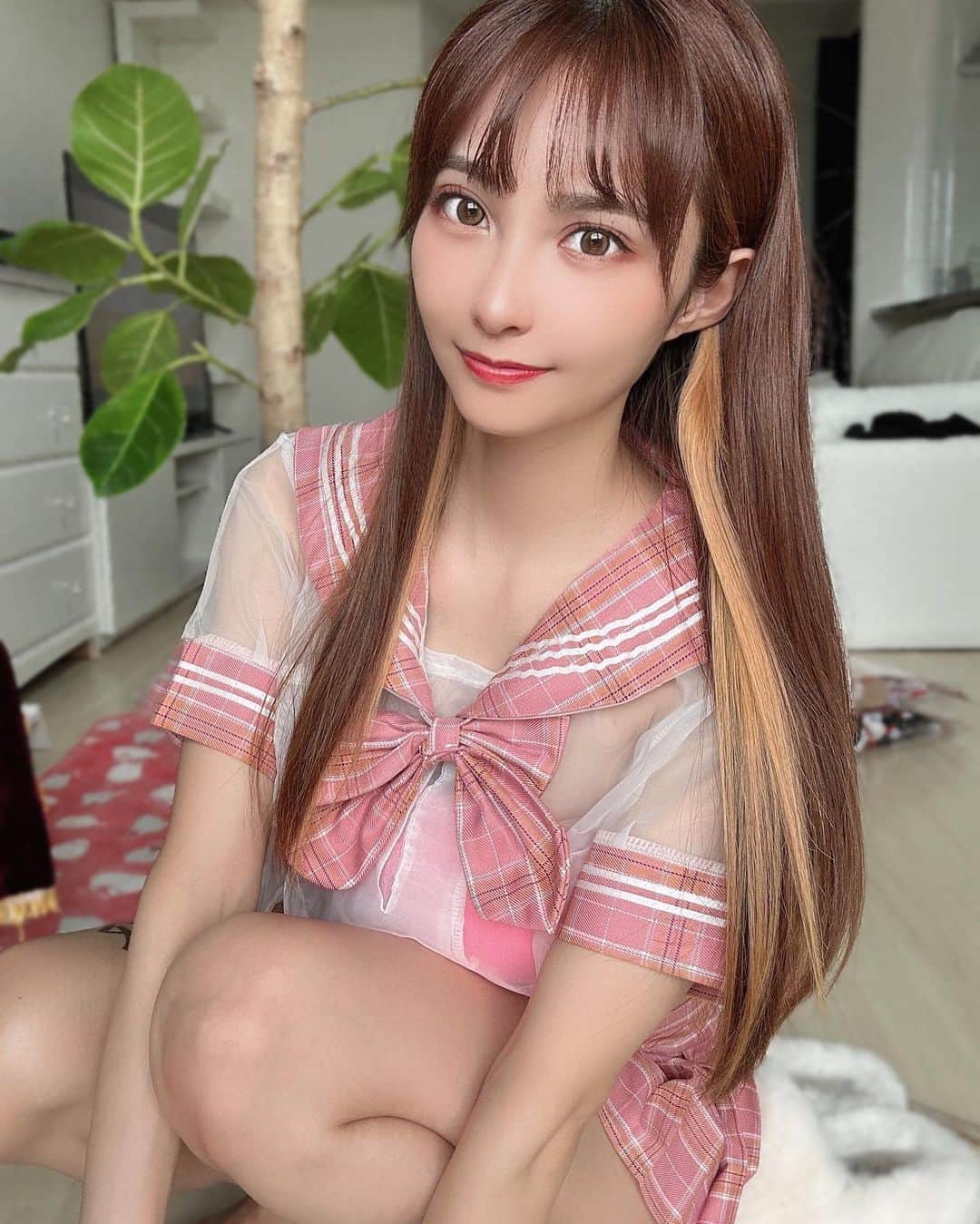 のインスタグラム：「おはよう☀️ . 透けてる上に短すぎるスカート衣装です🪿 今日も1日がんばろう〜🫶 . #日本的 #性感內衣 #性感 #内衣 #奶 #外拍 #外拍模特兒 #sexy #性感 #性感美女 #性感尤物 #コスプレ #코스프레  #Cosplay #モデル #모델  #model #グラビア #gravure #그라비아 #制服 #花咲れあ #れあたん」