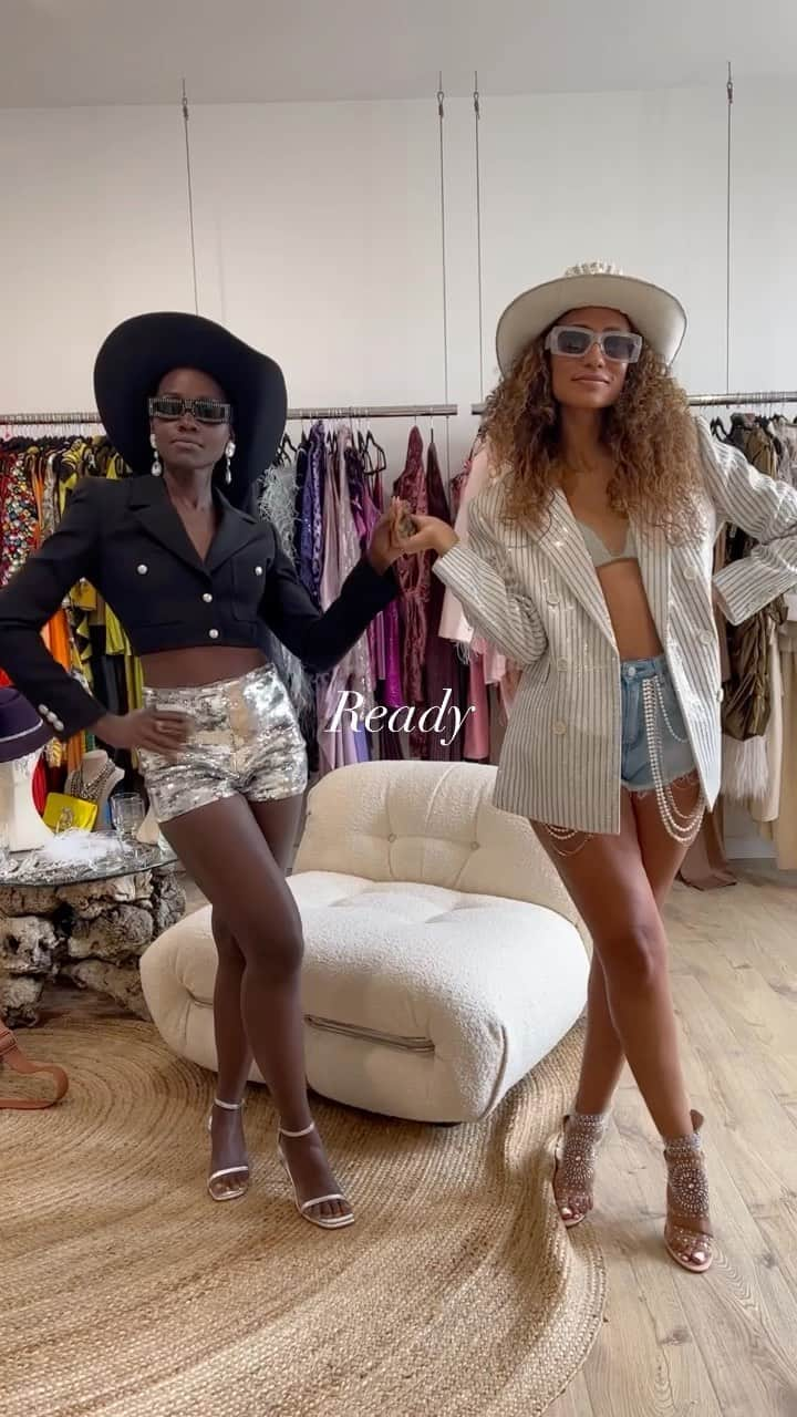 ルピタ・ニョンゴのインスタグラム：「For two girls who love clothes but hate shopping, we slayed this silver styling mission! 🪩 👯‍♂️ Shout out to @tsmgofashionrental for making hunting down clothes for @beyonce prom so much fun」