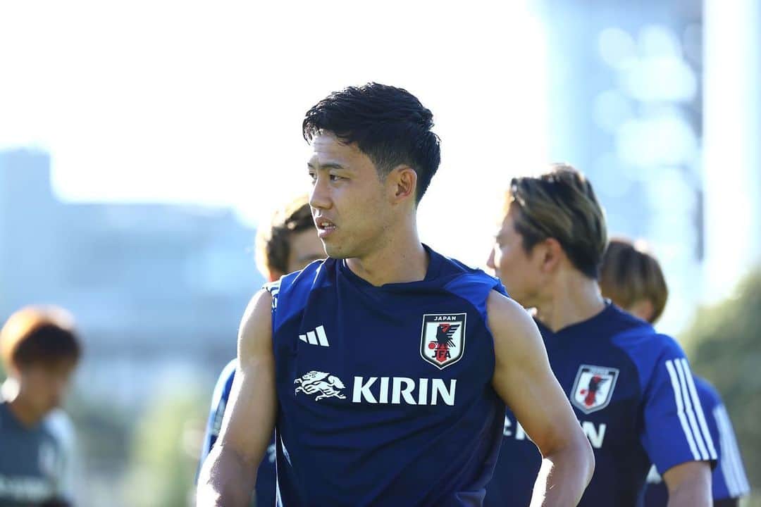 遠藤航のインスタグラム：「.. .🇯🇵🔥 #japan #nationalteam #🇯🇵 #football  #samuraiblue #wataruendo  . #日本代表 #サムライブルー #遠藤航 #⚽️」