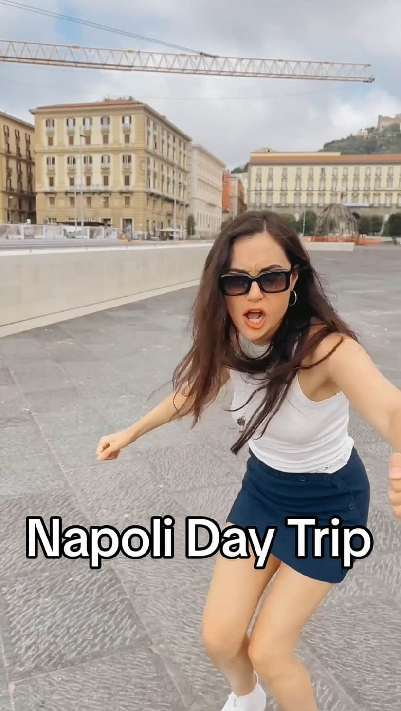 サーシャ・グレイのインスタグラム：「Sunday In Napoli #travel #napoli #naples #capri」