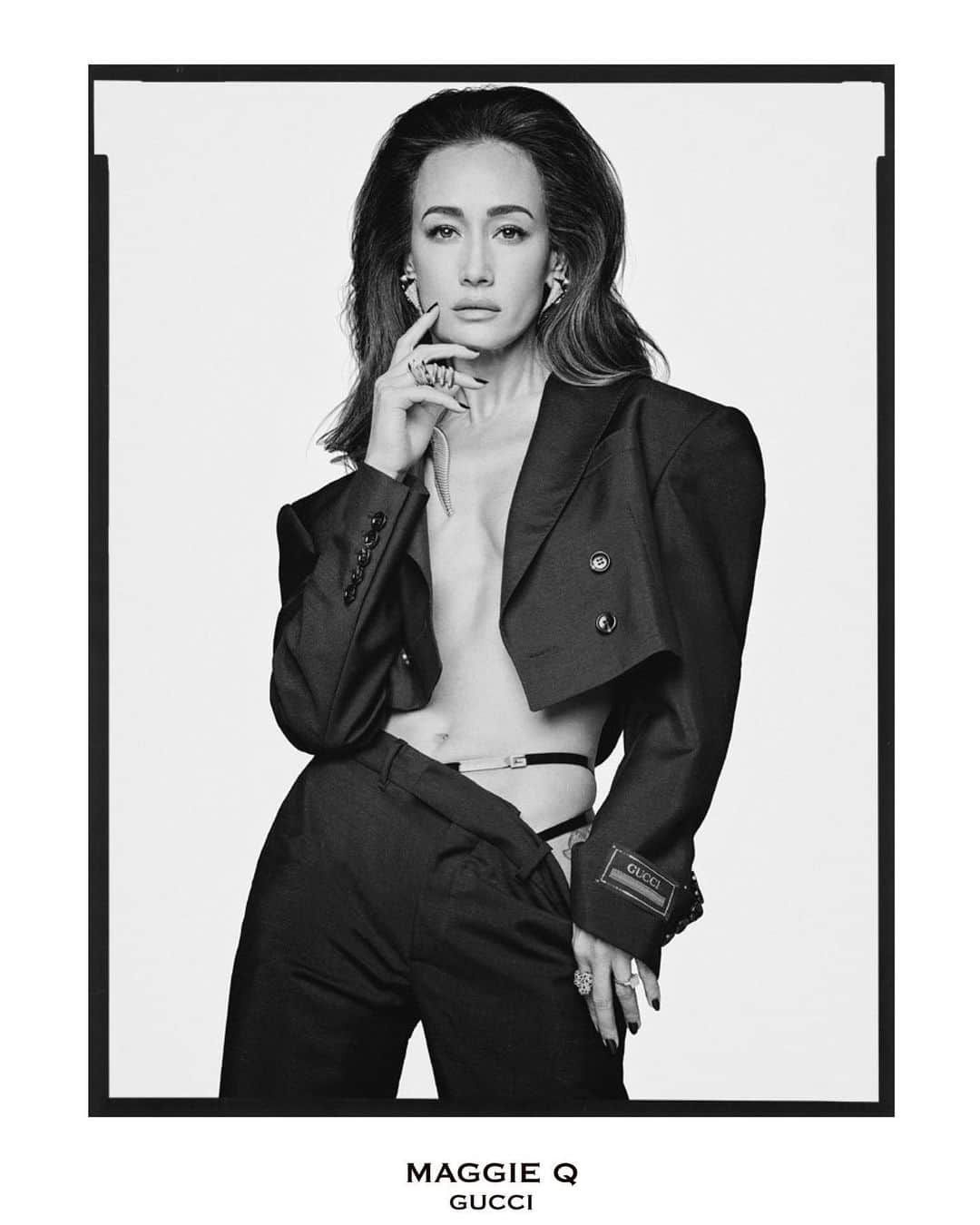 レスリー・キーのインスタグラム：「Super Magazine @supermagazinenyc  ★ 2023SS issue 02★  「A Tribute to Richard Avedon」  ★MAGGIE Q★ @maggieq   Photographed by @lesliekeesuper   @avedonfoundation #richardavedon #avedon100 #superavedon #supermagazinenyc #lesliekee @iamlindsayflores @saratess @jorge__monroy @dfla_studio @romanyoung @thenomaddamon @gucci #gucci #maggieq」