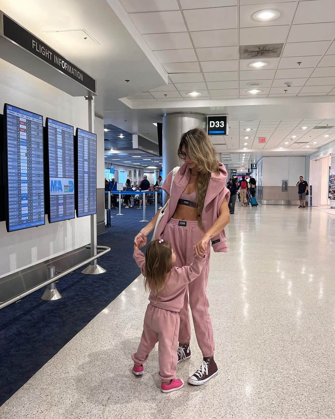 Elisabeth Riouxさんのインスタグラム写真 - (Elisabeth RiouxInstagram)「This trip is just me & her ✈️ We we’re definitely overdue for a little escape between mama & Wolfie, after plans have changed I didn’t want to just “not leave anymore” I’m done waiting for others for things to happen, I wanna make it happen myself 💪🏽 plus she hasn’t travelled since APRIL !!!! crazy how it went so fast, it’s been such a long time & this morning when I had to wake her up at 4am to go to the airport I was sure she’d be grumpy but she wasn’t at all, she got up straight from bed so quick when I told her it was THE travel day since it’s been 5 nights already since we are counting how many “dodo” before the trip 💖 she’s been so happy since then and also so excited that she never slept on the flight (i have to admit I wish she did haha) 🫠」9月5日 6時37分 - elisabethrioux