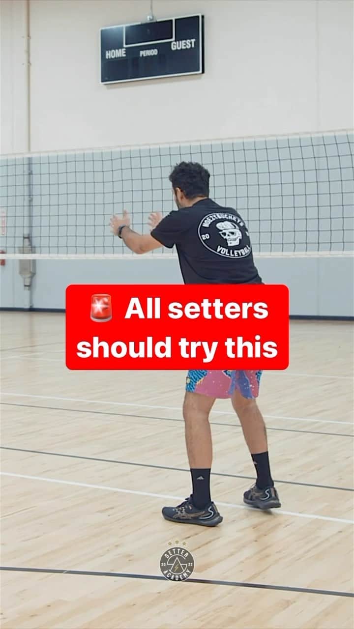 ウィリアム・アルジョナのインスタグラム：「🤷‍♂️ What is ‘squaring up’? ☝️Should you always be square?   ...or can you use it to fake out the middles...? 🤔   Learn more about this with the 🇧🇷 maestro that is @william_elmago_arjona  📺 Coming soon to the Setter Academy 🔜  📲 Text us #setter at (562) 553-6754 to get the private link to our next FREE webinar  ⛽️ powered by @slunksfamily  #Volleyballplayer #volleyballteam #volleyballplayers #volleyballlessons #volleyballsetter #volleyballproblems #volleyballaddict #volleyballtime #volleyballmatch #volleyballtraining #volleyballforlife #volleyballhighlights #volleyballshirt #volleyballnationsleague #volleyballseason #volleyballpassion #volleyballlibero #usavolleyball #noezybuckets」