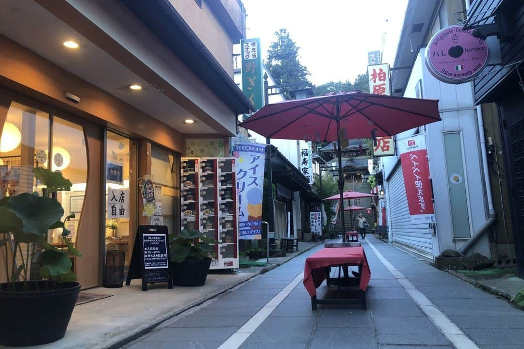 SHOPCOUNTERのインスタグラム：「【別所温泉駅7分】飲食店営業許可付きで撮影から物販、プロモーション等様々なイベントに適した別所温泉・北向観音の仲見世通りにある温泉街のイベントスペース   エリア：長野県上田市  料金：平日11,000円/日〜、土日祝16,500円/日〜  URL：https://shopcounter.jp/spaces/j0P2Ra   興味のある方は、プロフィール欄の【SHOPCOUNTER】 から「別所温泉駅」で検索してみてください😊  ーーーーーーーーーーーーー SHOPCOUNTERではポップアップストア/展示会/催事など「短期でイベントの開催や出店が可能なスペース」の検索＆予約が可能🙌 アカウント作成(無料)をすると、メルマガでキャンペーン情報や会員様限定でスペースのご紹介を行っています♪ スペース探し＆ご予約はプロフィールのURLからお願いします☆ →@shopcounter_official   #出店者募集  #ポップアップ #ポップアップストア #ポップアップショップ #展示会 #催事 #レンタルスペース #ギャラリー #イベント #イベントスペース #期間限定ショップ #展示会 #即売会 #貸しギャラリー #貸しスタジオ #路面店 #路面スペース #別府温泉 #shopcounter #popup #popupstore #popupshop #exhibition #event #rentalspace #eventspace #shopcounter #studio #gallery」