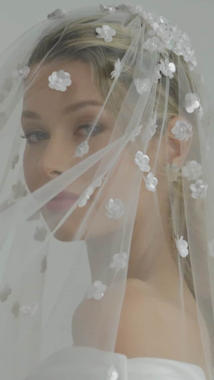Steven Khalilのインスタグラム：「The Andriana Veil is adorned with a delicate flower crown embellished with beads, pearls and sequins. Styled with our Botanica cluster earrings and embrace bracelet. ​​​​​​​​​Now available via our e-boutique⁣ #stevenkhalil #stevenkhalilbride」