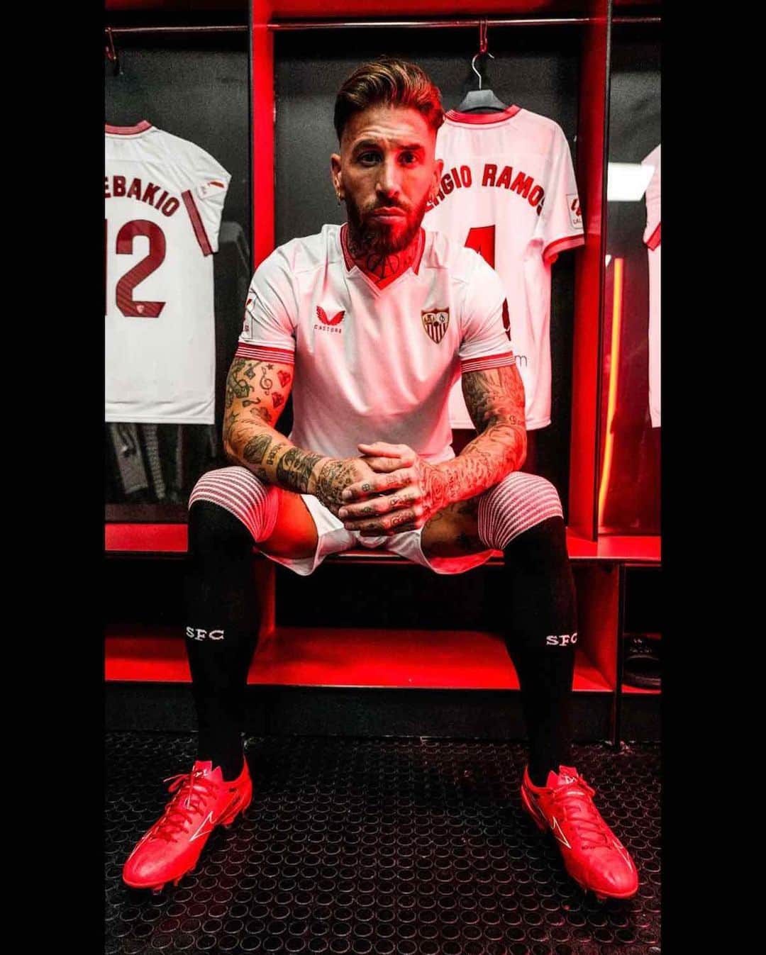 セルヒオ・ラモスのインスタグラム：「Me faltan las palabras y me sobran las emociones. @sevillafc」