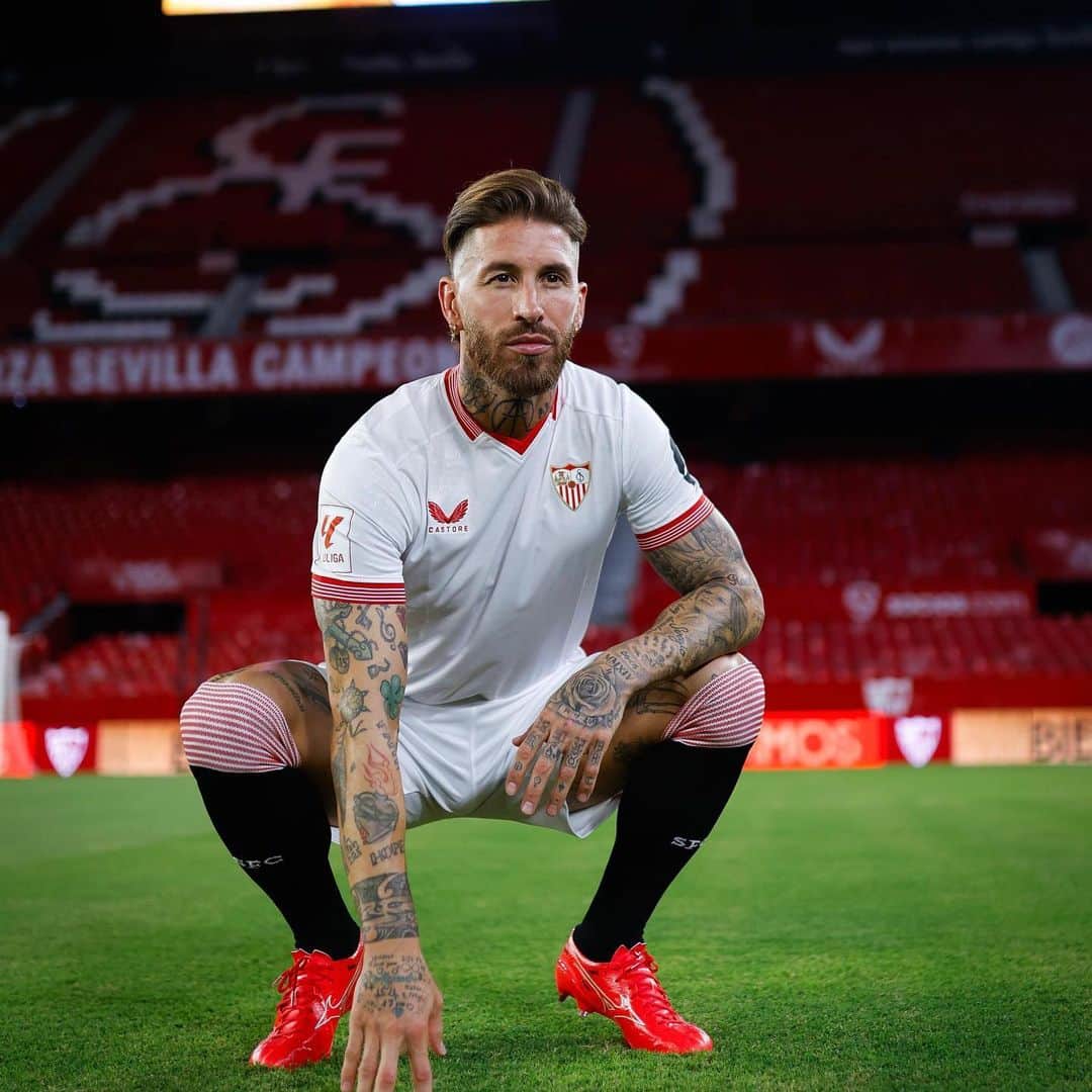 セルヒオ・ラモスのインスタグラム：「Sevillistas, “y es por eso que hoy vengo a verte, sevillista seré hasta la muerte”. @sevillafc」