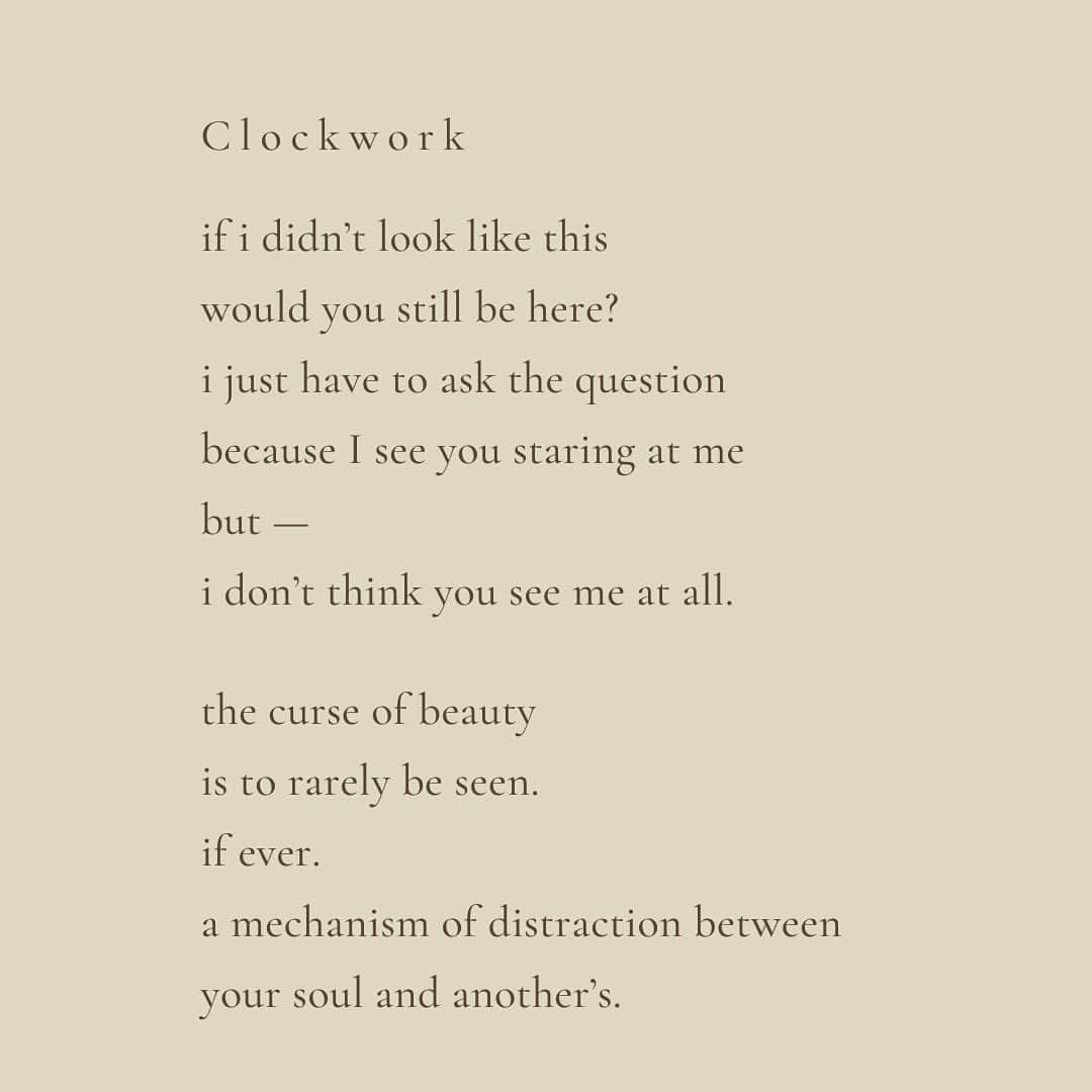 ジョルダナ・エリザベスのインスタグラム：「I’ve been having a lot conversations about beauty …the great parts of it and the issues with it to. We rarely talk about it’s pitfalls, almost like your not allowed to say that there are any. But this piece helped me see the ways in which I hold beauty as a crutch too afraid to let it go or be seen for any other reason. The conversations I’ve had with the women i’ve shared this with have proven that i’m not alone in this feeling and thought it was important to share. Love always 🤎 #poems #beauty #womenempowerment」