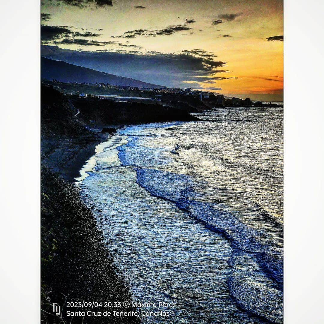 マキシム・ザボジンのインスタグラム：「Septiembre, nos deja estos atardeceres. Tenerife - Islas Canarias」