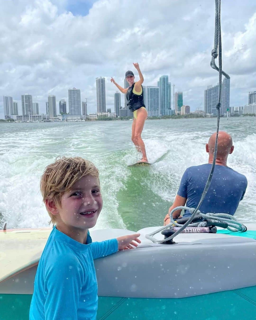 イヴァンカ・トランプのインスタグラム：「🤙☀️🤙」