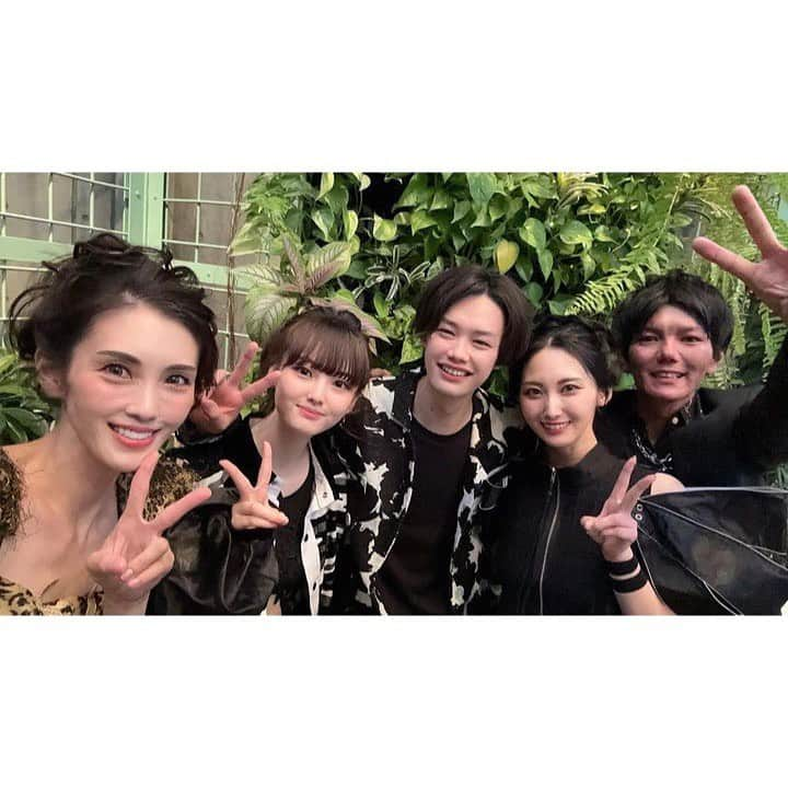 aya onoさんのインスタグラム写真 - (aya onoInstagram)「@teruaki.takahashi さんの衣装で 先日ショーに出演せていただきました🫶🏻  毎回素敵な衣装を着せていただき幸せです❤️  会場はフラリエ 植物に囲まれたランウェイ素敵すぎました🌿  @nagoyafashionfesta   #teruakitakahashi  #nagoyafashionfesta #nff #collection #名古屋モデル」9月5日 7時59分 - onoaya_official