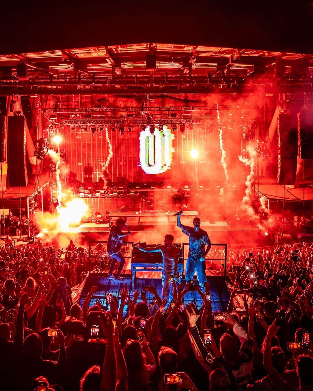 The Chainsmokersさんのインスタグラム写真 - (The ChainsmokersInstagram)「when we die bury us at red rocks」9月5日 8時05分 - thechainsmokers