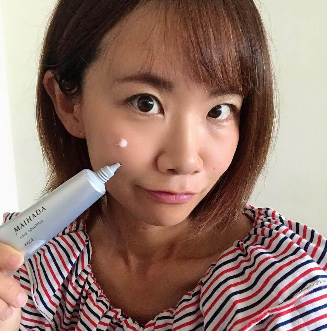 葵さんのインスタグラム写真 - (葵Instagram)「2023/9/1新発売されました 待望の毛穴ケア美容液！！ 【米肌　毛穴美容液　肌潤 ポアソリューション】　を引き続き使っています。  @maihada   お米と発酵パワーでキメふっくら！ 毛穴が目立たない肌へ！  ～商品特徴～ 「速攻」×「根本」毛穴アプローチで、なめらか肌を叶えます。  美容成分配合で、水分だけでなく、油分量が低下しがちな大人の肌にも、油水分のバランスを整えて、肌を効果的にうるおいケア！  テクスチャーは、柔らかいクリームなためとても伸びやすく、塗り心地がいいです。  さらに、日中の皮脂崩れも防いでくれるので、メイク前のケアとしてもおすすめです。  開き毛穴の原因は乾燥だからこそ しっかりと保湿するべし！ 最近毛穴が目立たなくなってきたから嬉しい😆 #PR #米肌 #MAIHADA #肌潤 #ポアソリューション #ライスパワー #毛穴ケア #開き毛穴 #部分用美容液」9月5日 8時06分 - dolphin_coconut