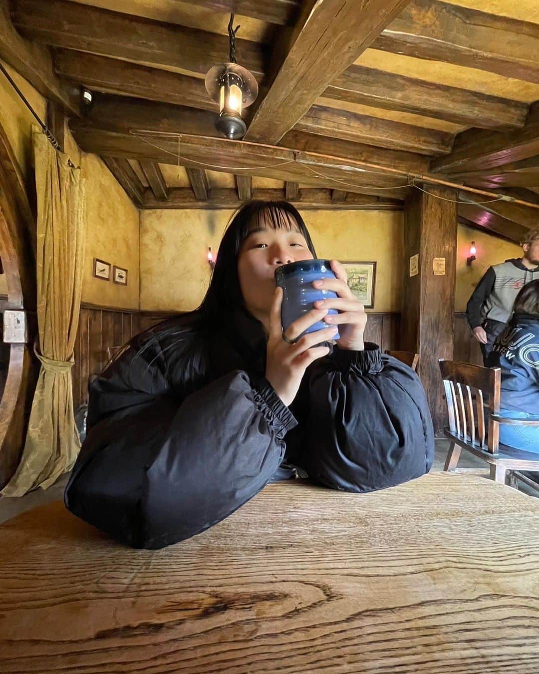 マナのインスタグラム：「🥤🥤☕️🥤🥤 おはピカ！ こんな家に住みたいを 見せてくれたんホビットから のGood morning🌍 まだまだ日本はあついね、 しっけり〜がすごいね、 全部吸収しちゃうよね、 身体きーつけようぜっ もうすぐツアーがはじまるにっ 9/22な わたしだけのポットキャストも スタートするぜっ9/9な HAVE A BEAUTIFULL DAY☪️」